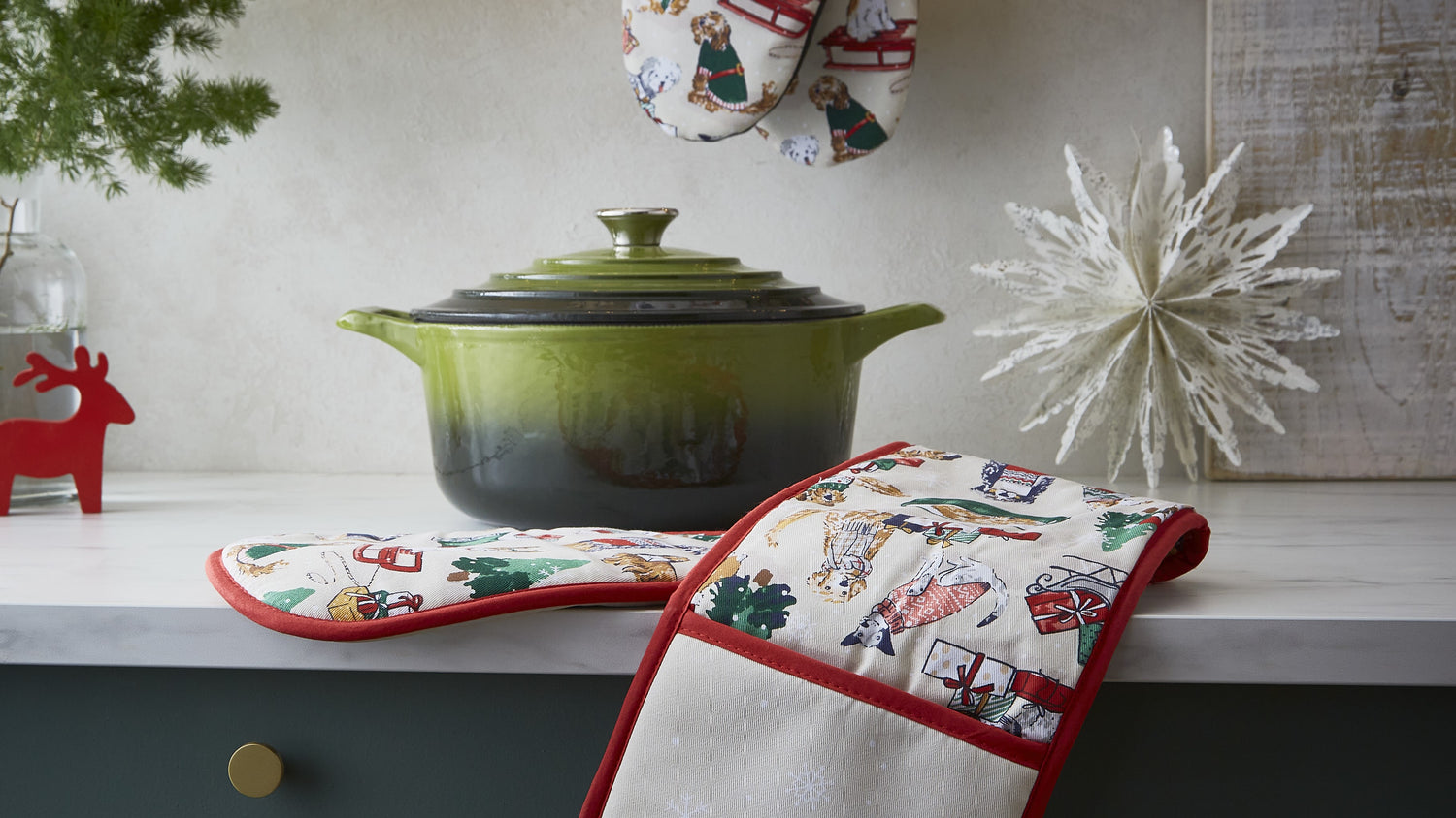Ulster Weavers Merry Mutts Oven Glove Red
