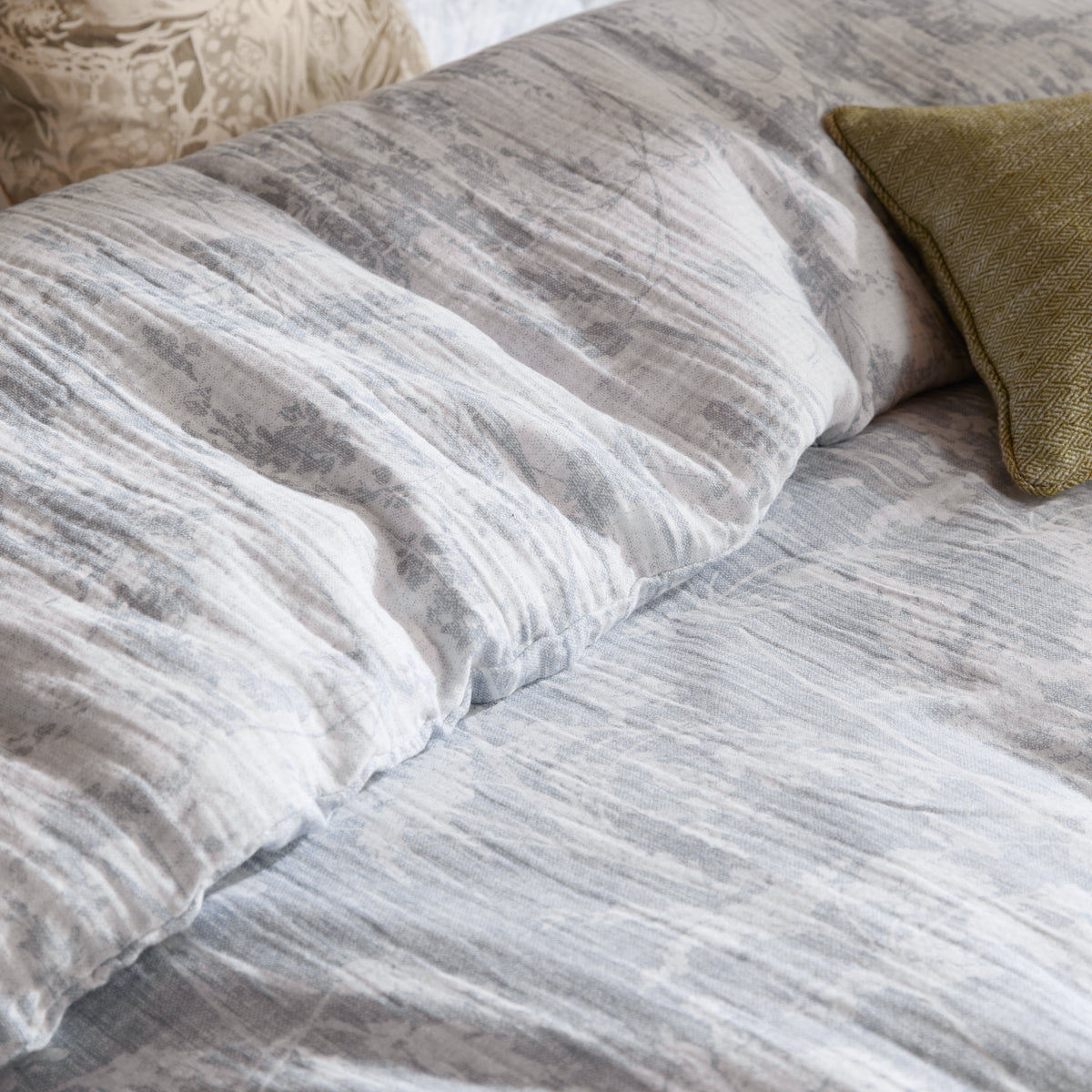 Voyage Maison Braeflower Cotton Muslin Duvet Cover Bedding Set Chambray