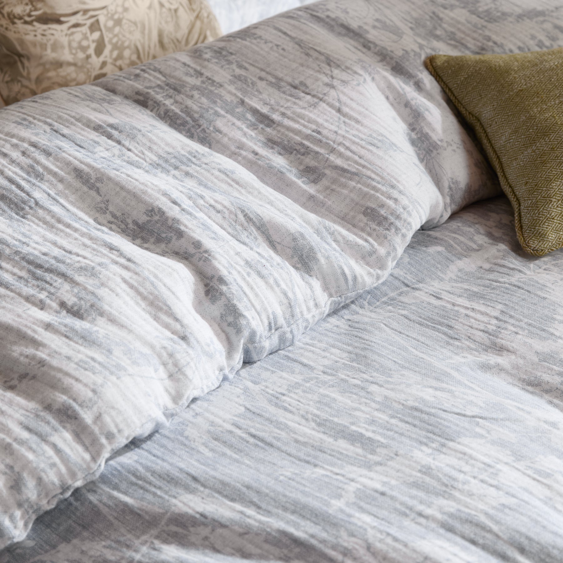 Voyage Maison Braeflower Cotton Muslin Duvet Cover Bedding Set Chambray