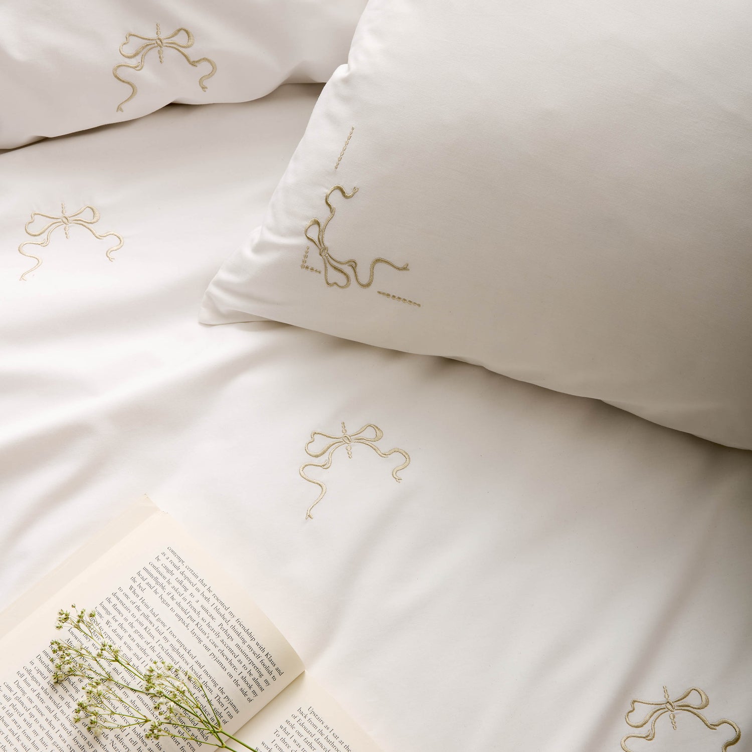 Historic Royal Palaces Bow Embroidery Pillowcase Oxford White Natural