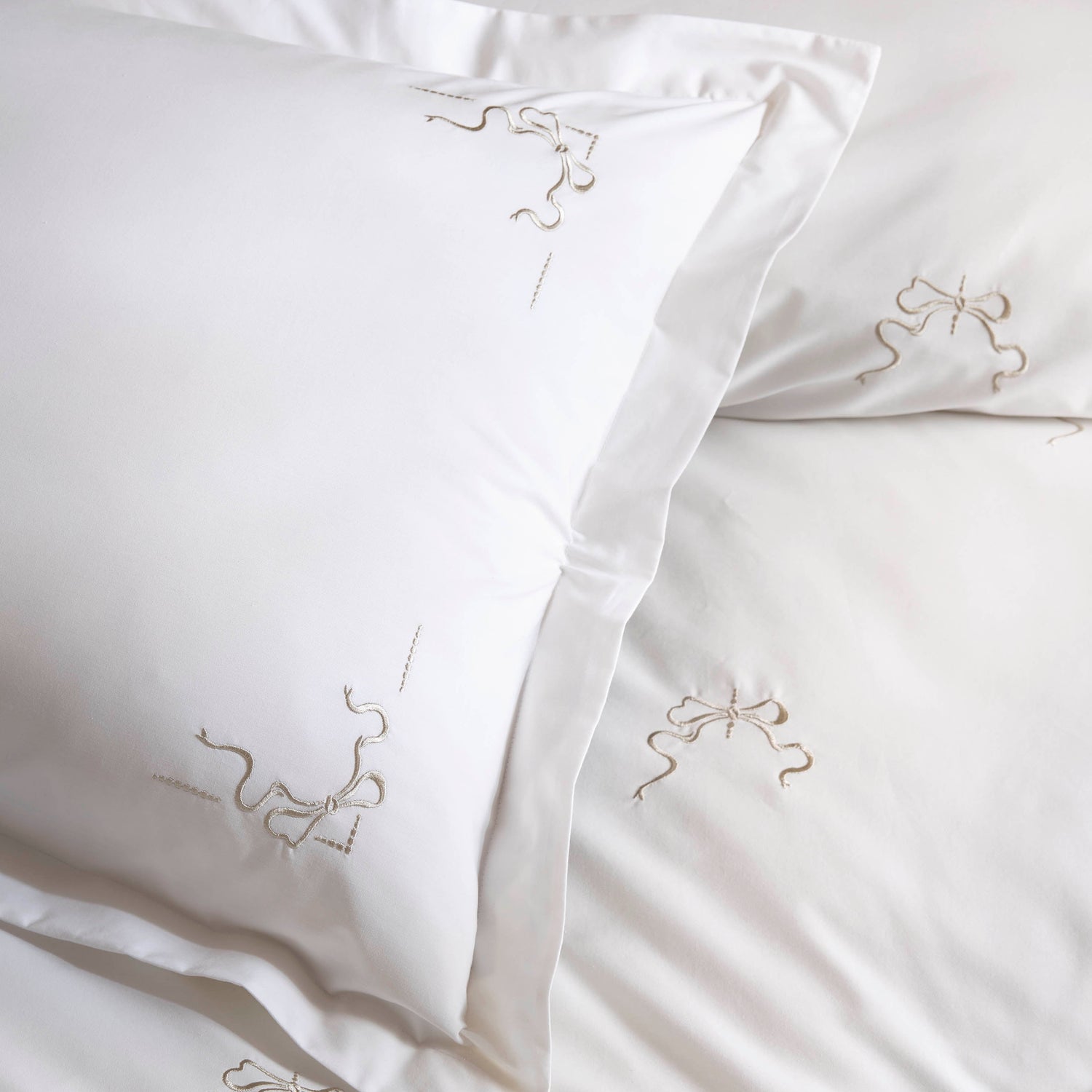 Historic Royal Palaces Bow Embroidery Pillowcase Oxford White Natural