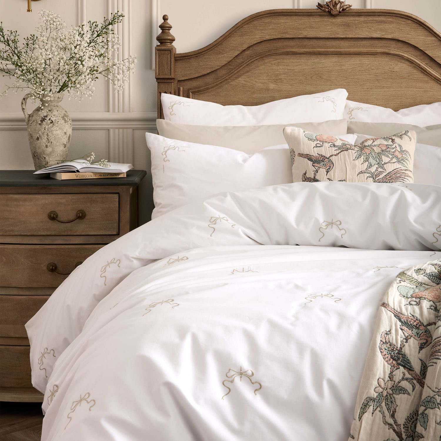 Historic Royal Palaces Bow Embroidery Duvet Cover Bedding Set White Natural