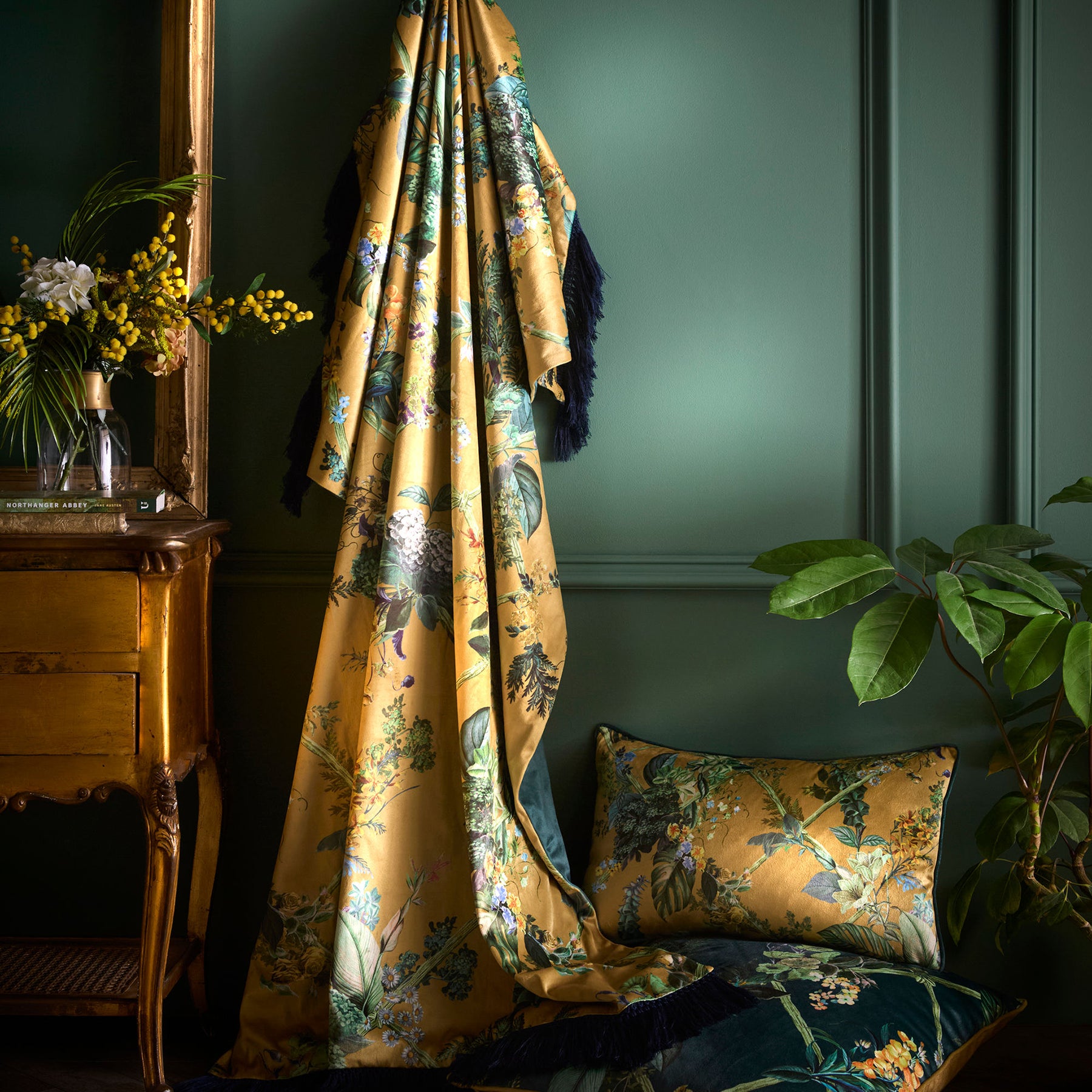 Laurence Llewelyn-Bowen Cotswold Fantasia Velvet 130cmx180cm Throw Gold
