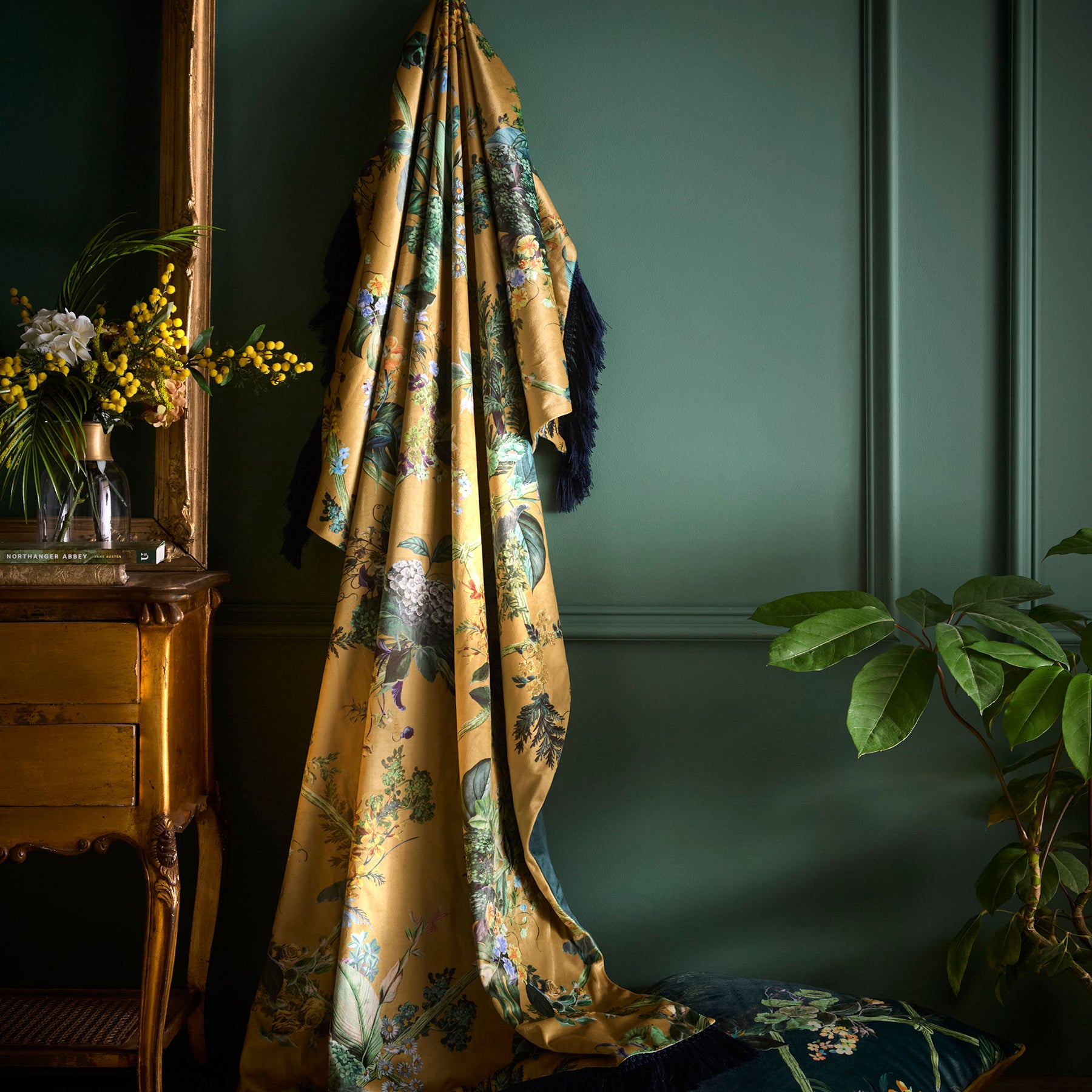 Laurence Llewelyn-Bowen Cotswold Fantasia Velvet 130cmx180cm Throw Gold