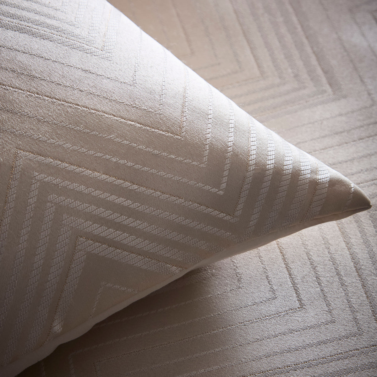 Laurence Llewelyn-Bowen Cocktail Jacquard Duvet Cover Bedding Set Ivory