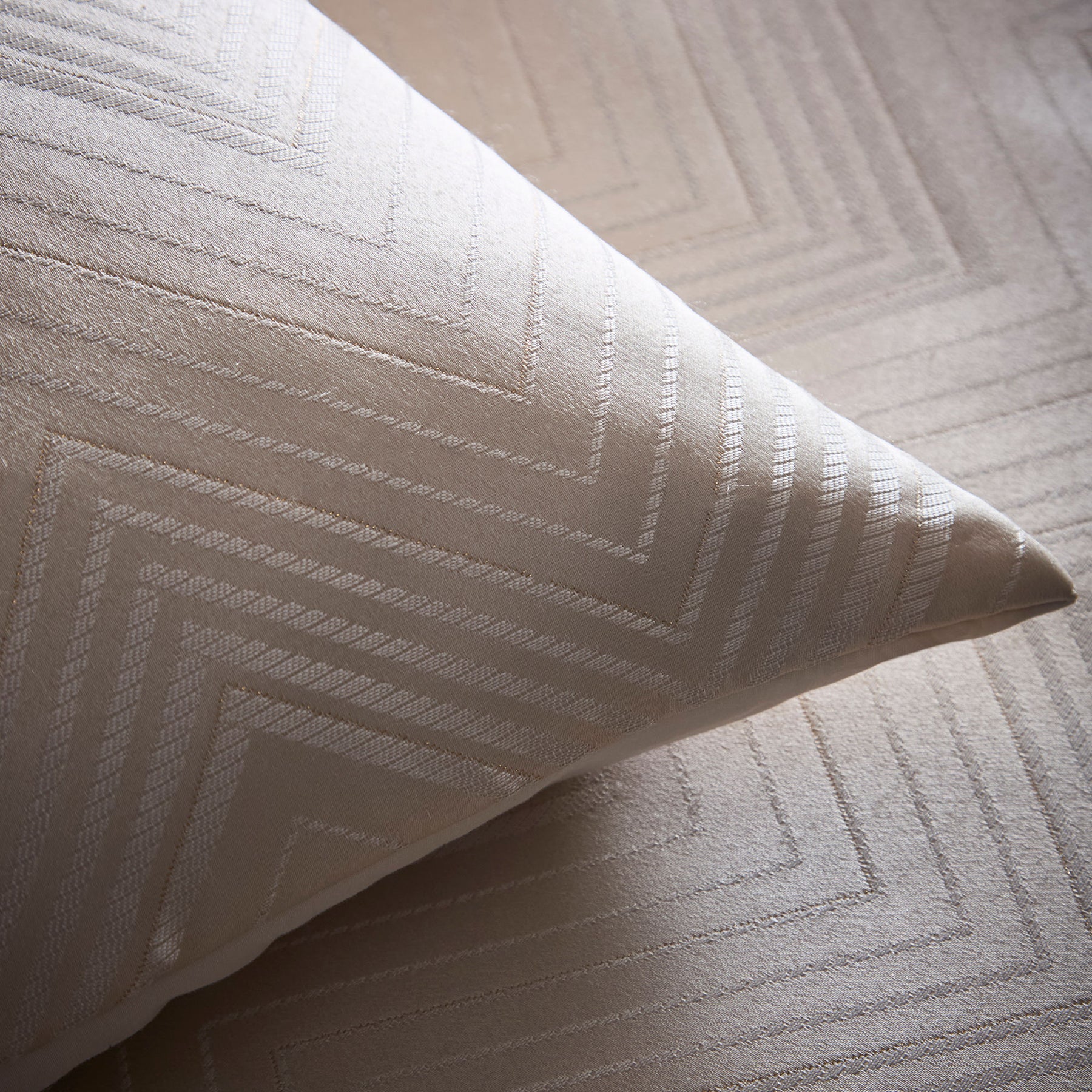 Laurence Llewelyn-Bowen Cocktail Jacquard Duvet Cover Bedding Set Ivory