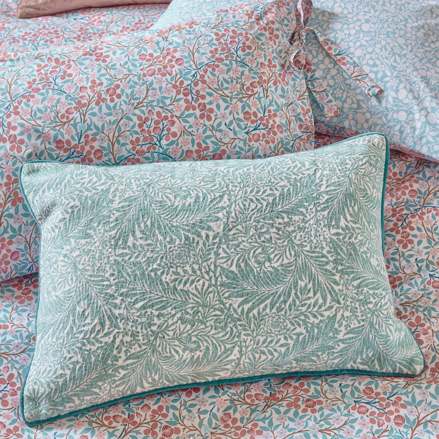 William Morris At Home Clover Housewife Pillowcase Pair Powder Blue Madder