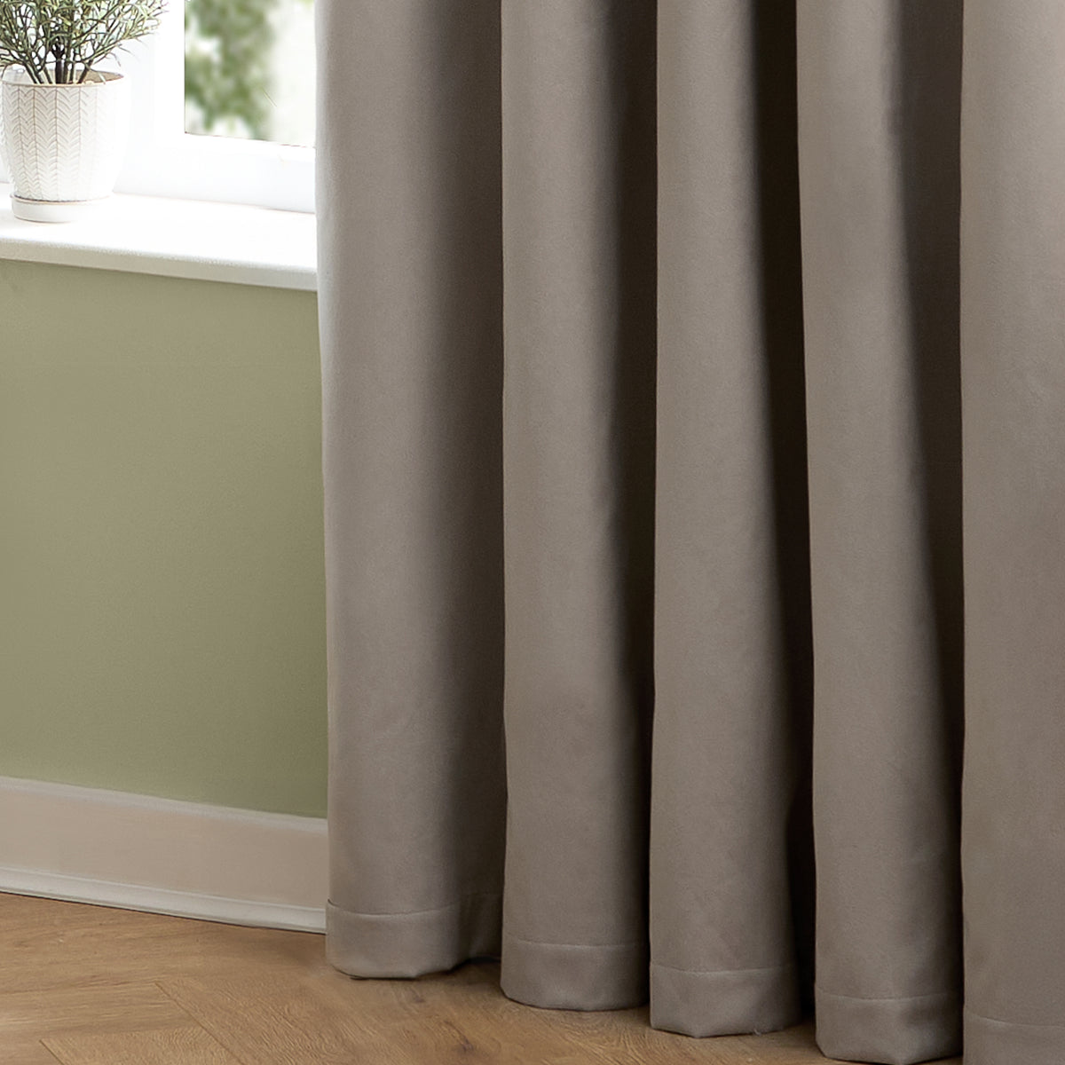 Furn Ultimate Velvet Ready Made Eyelet Blackout Curtains Silver