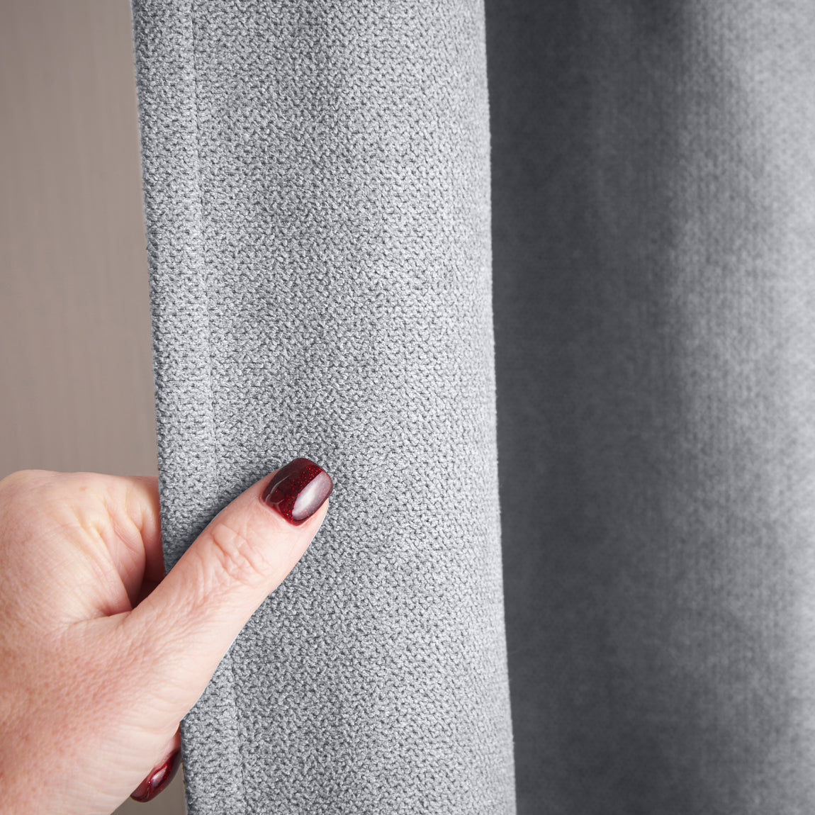 Chenille 56x84 Interlined Eyelet Door Curtain Silver