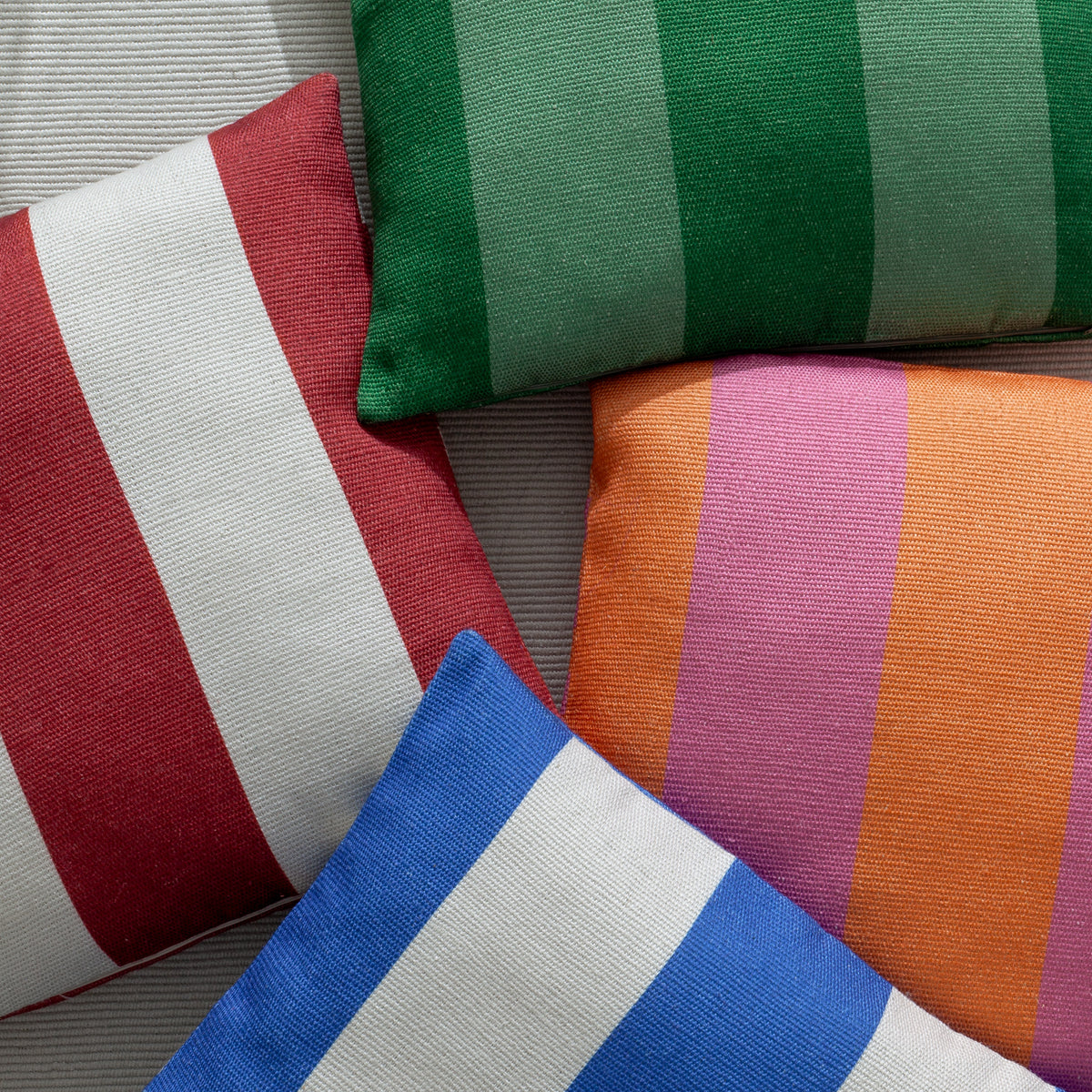 Furn. Deck Stripe Woven Outdoor 59cm x 59cm Filled Cushion White Red