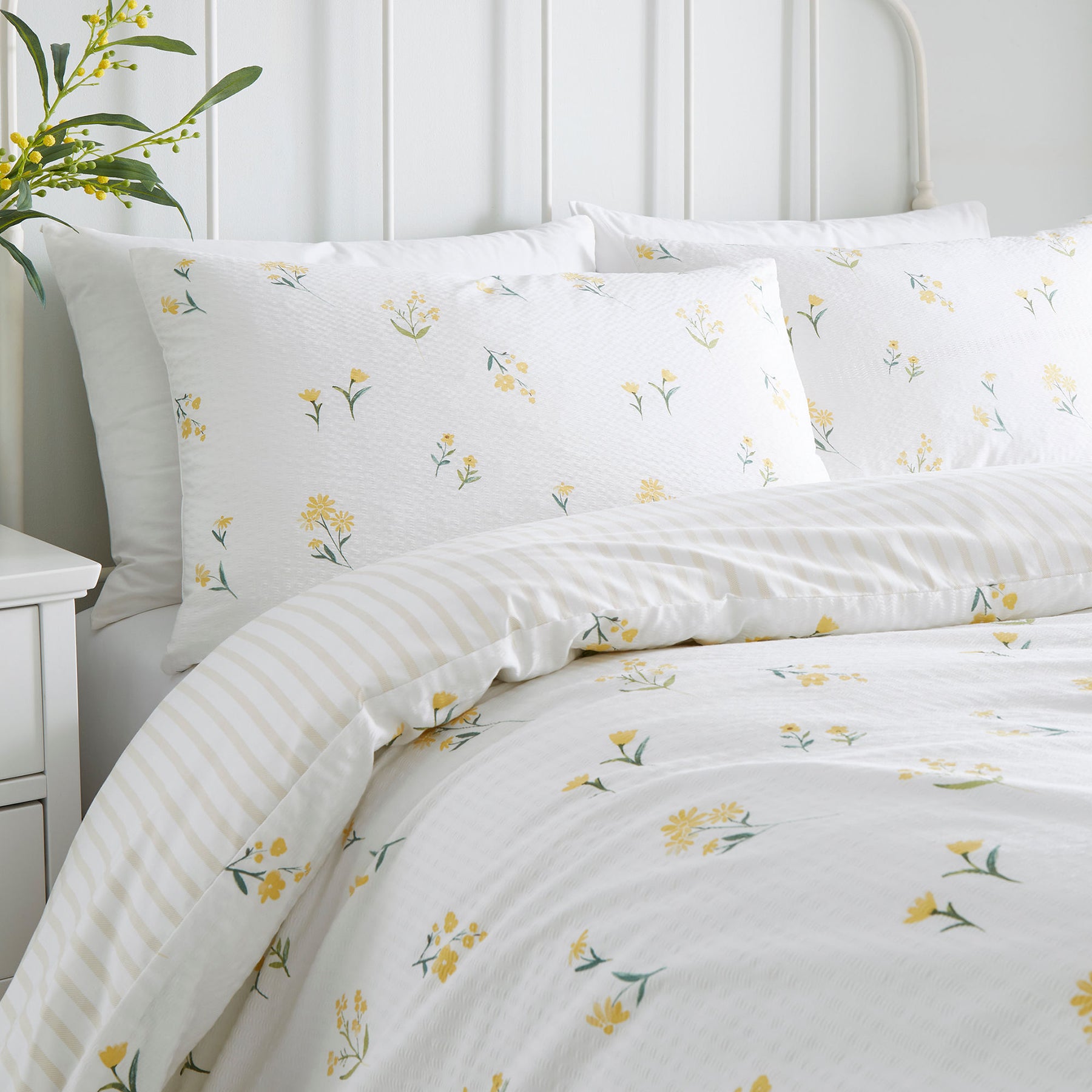 Dreams and Drapes Ditsy Floral Seersucker Duvet Cover Bedding Set Yellow