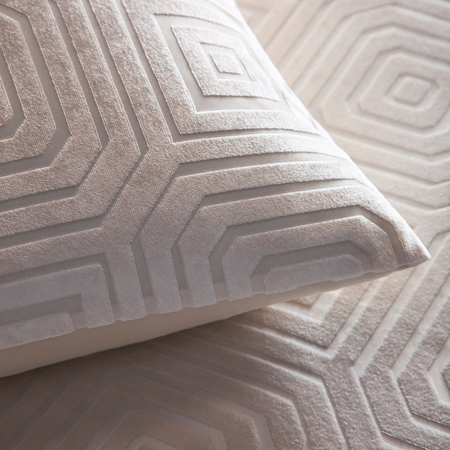 Laurence Llewelyn-Bowen Emile Duvet Cover Bedding Set Cream