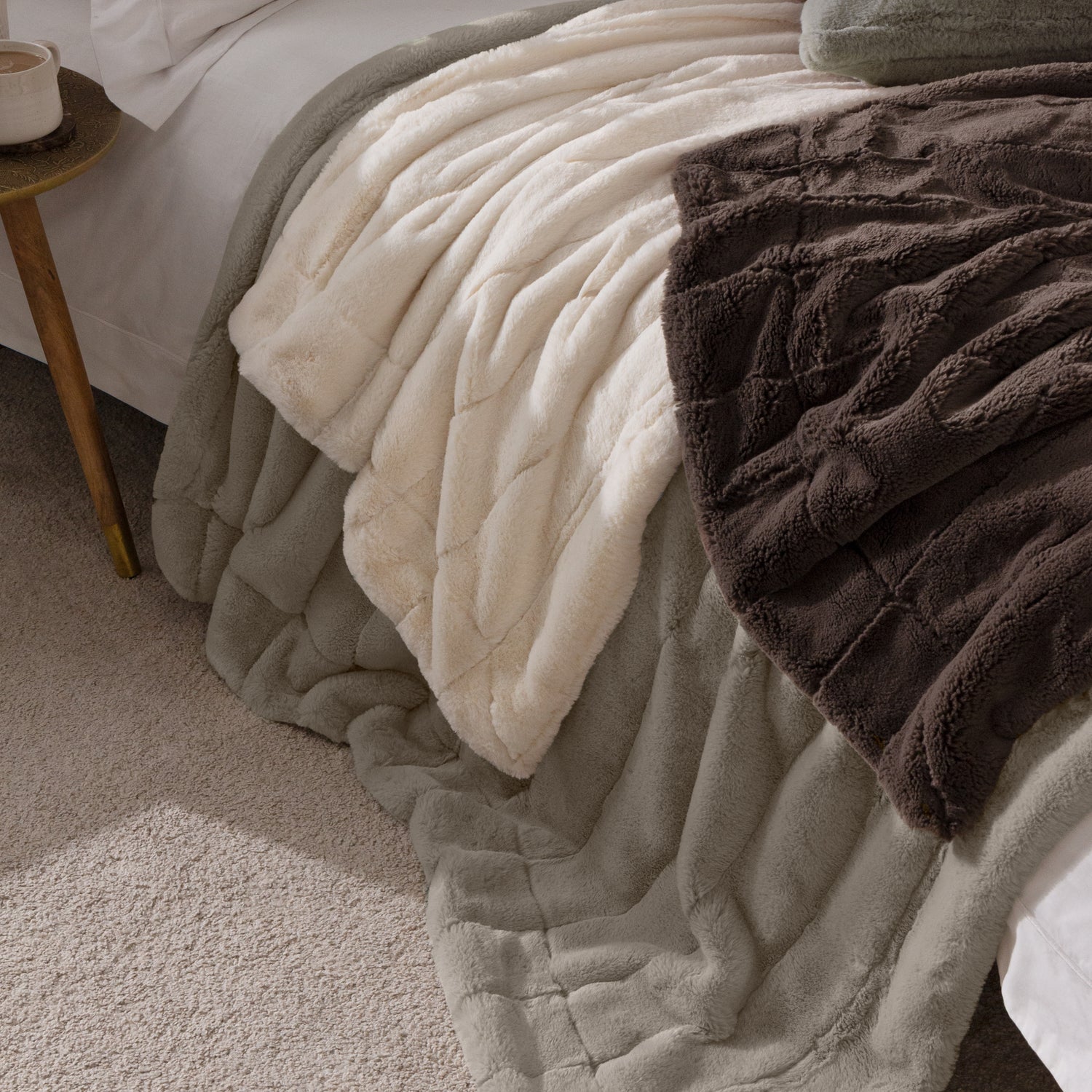 Paoletti Empress Faux Fur 130cm x 180cm Throw Cream