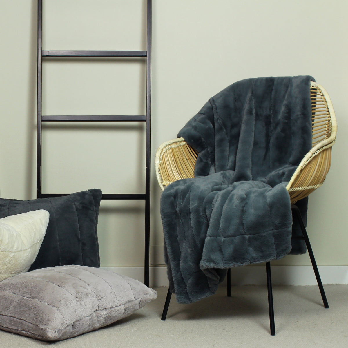 Paoletti Empress Faux Fur 140cm x 200cm Throw Charcoal