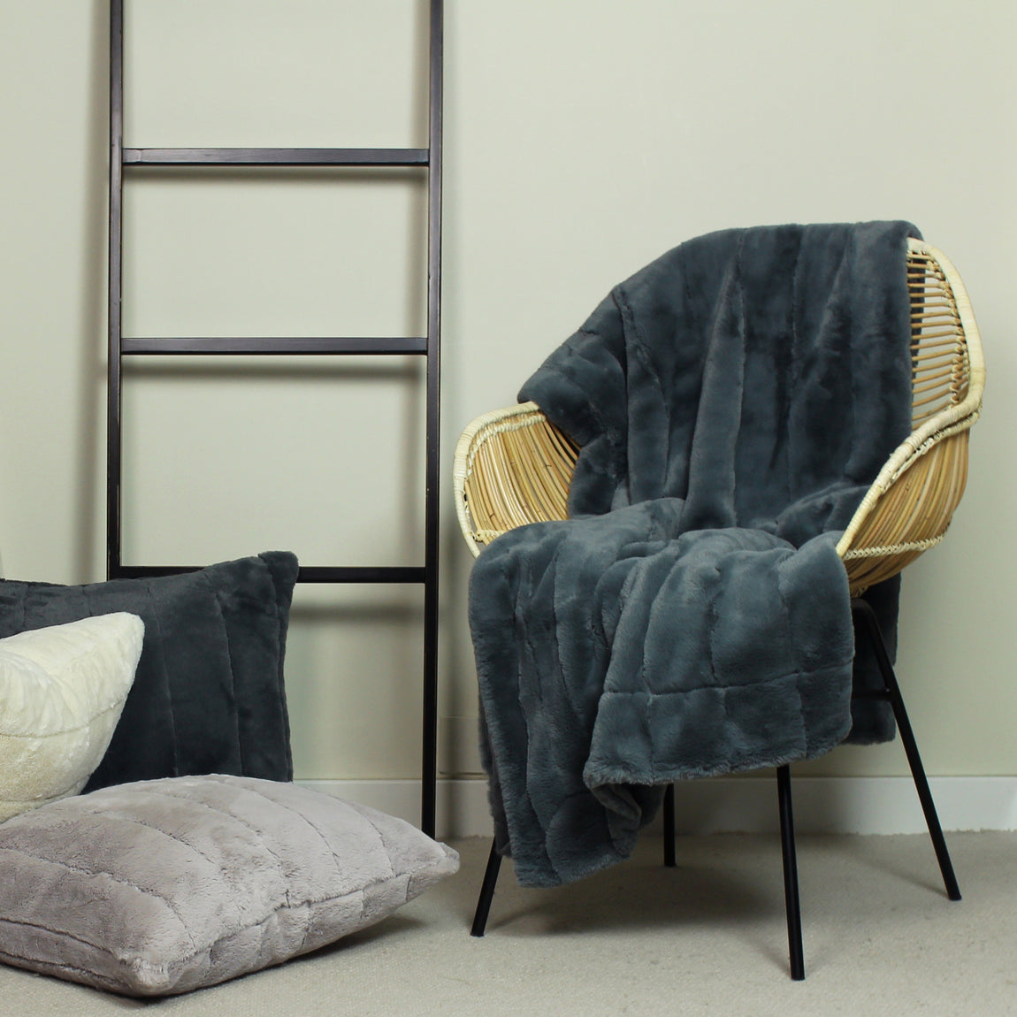 Paoletti Empress Faux Fur 140cm x 200cm Throw Charcoal