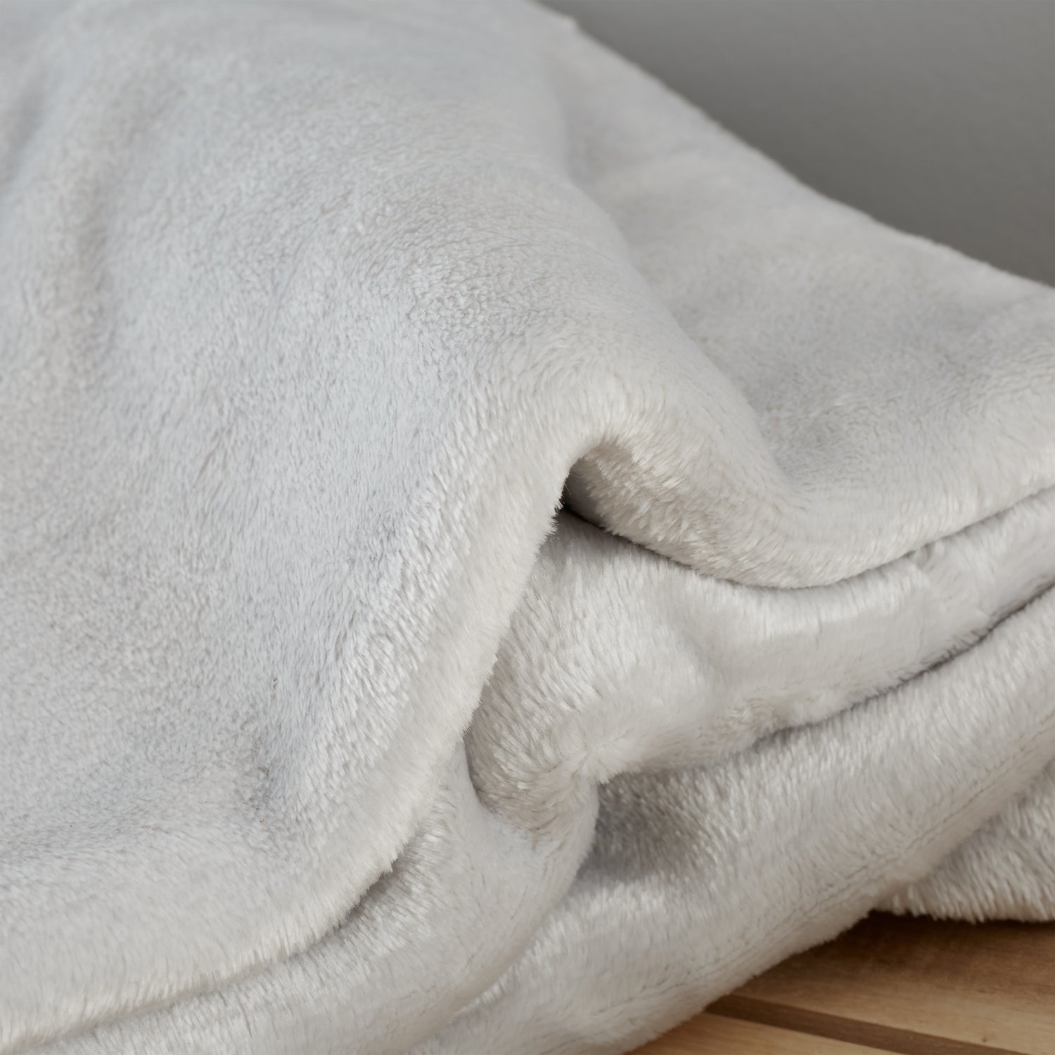 Catherine Lansfield Raschel Velvet Touch 200cm x 240cm Throw Silver