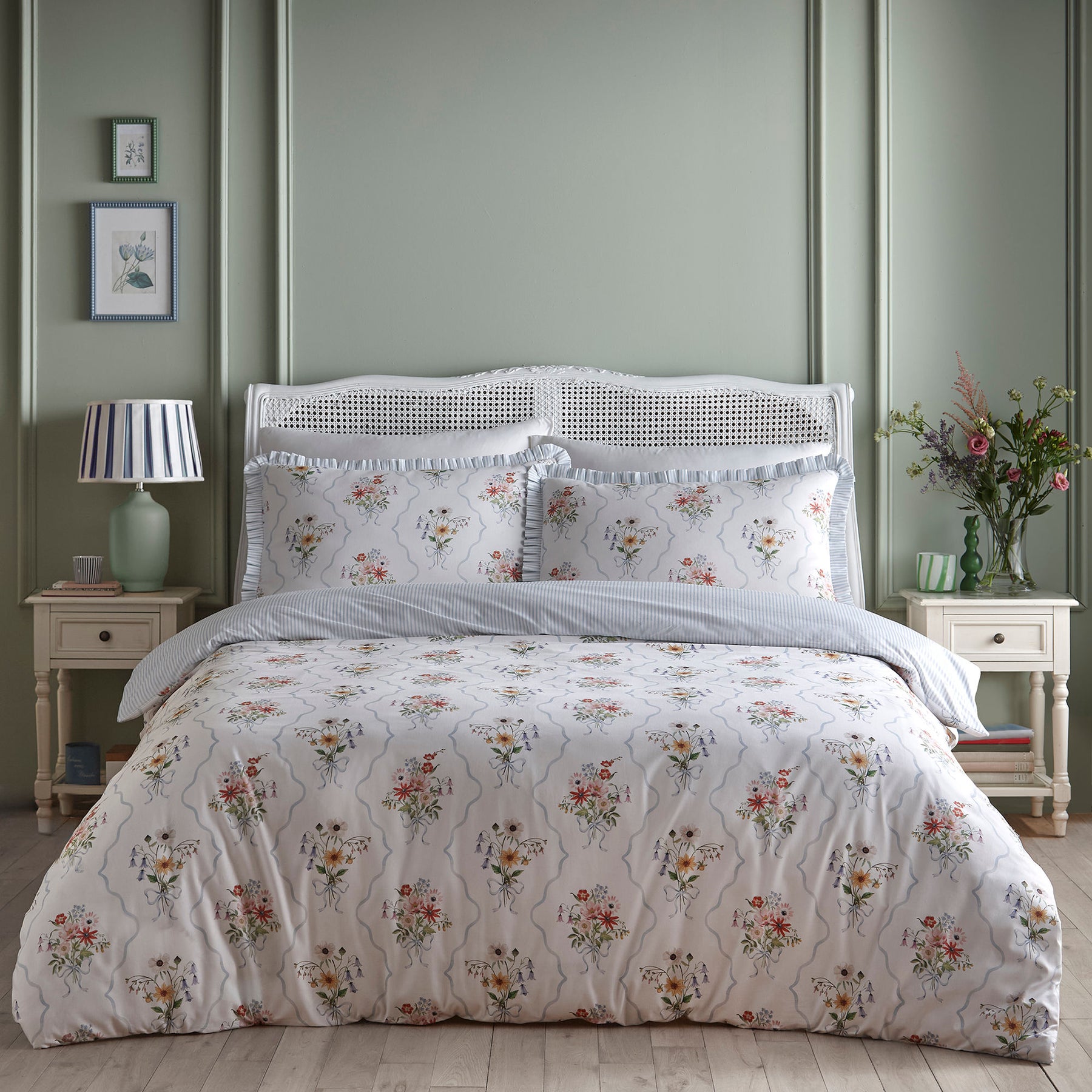 Appletree Floral Bouquet Duvet Cover Bedding Set Multi