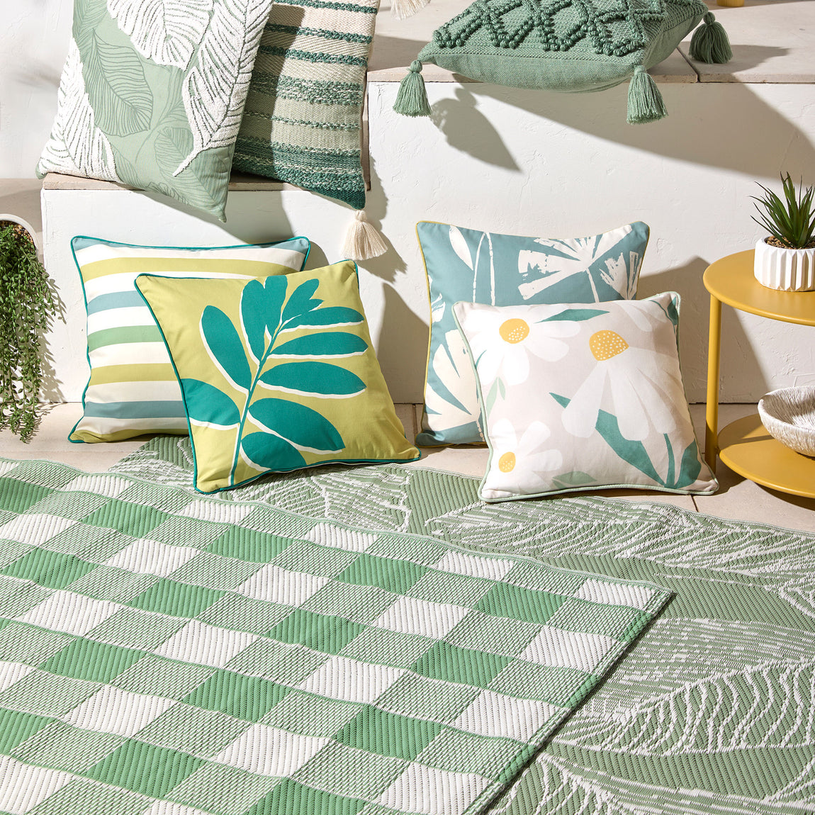 Dreams & Drapes Gingham Outdoor Rug 120cm x 170cm Green
