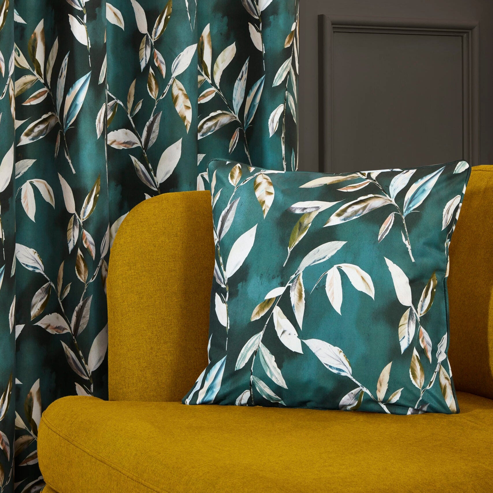 Madrid 45cm x 45cm Filled Cushion Bottle