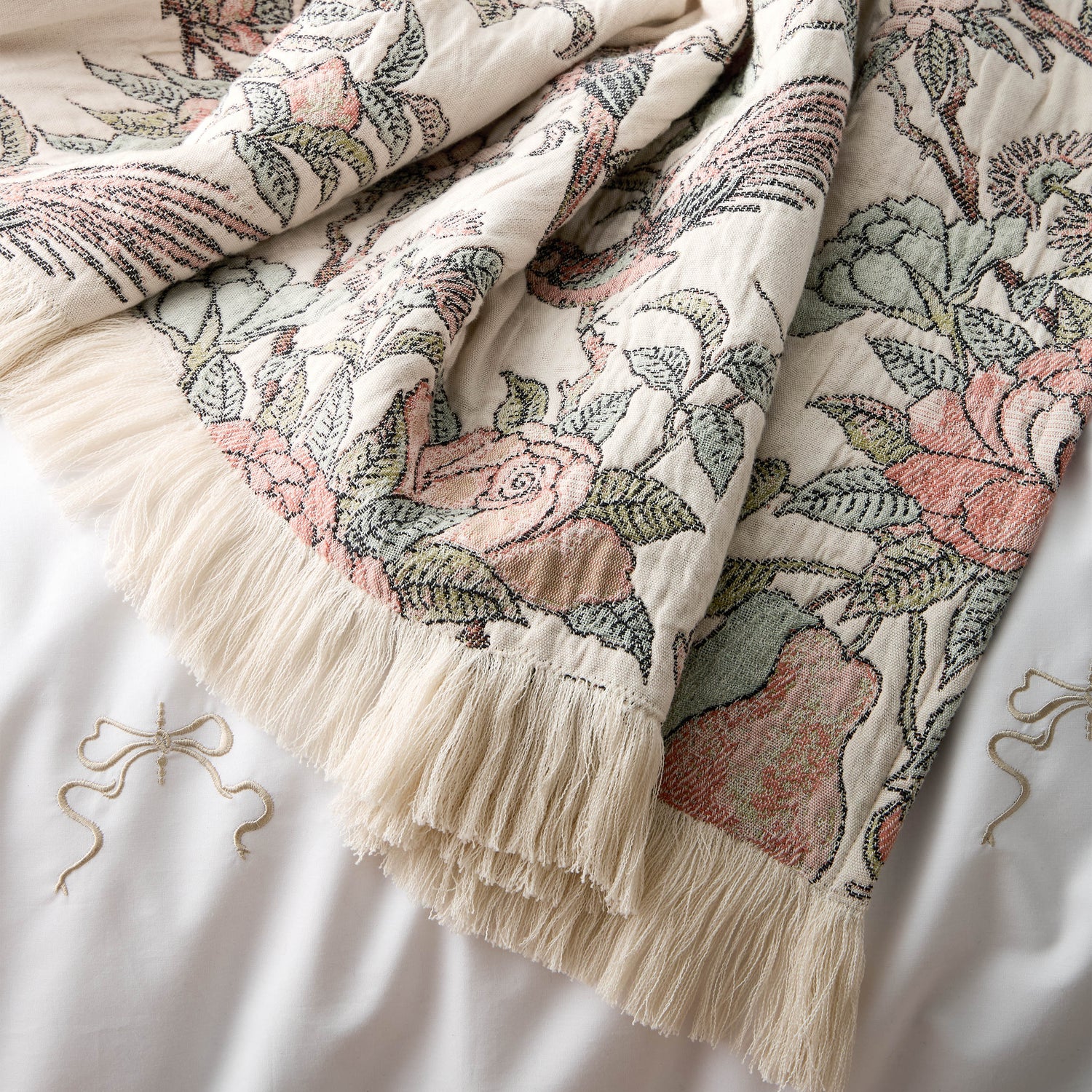 Historic Royal Palaces Hampton Jacquard 120cmx165cm Throw Multi