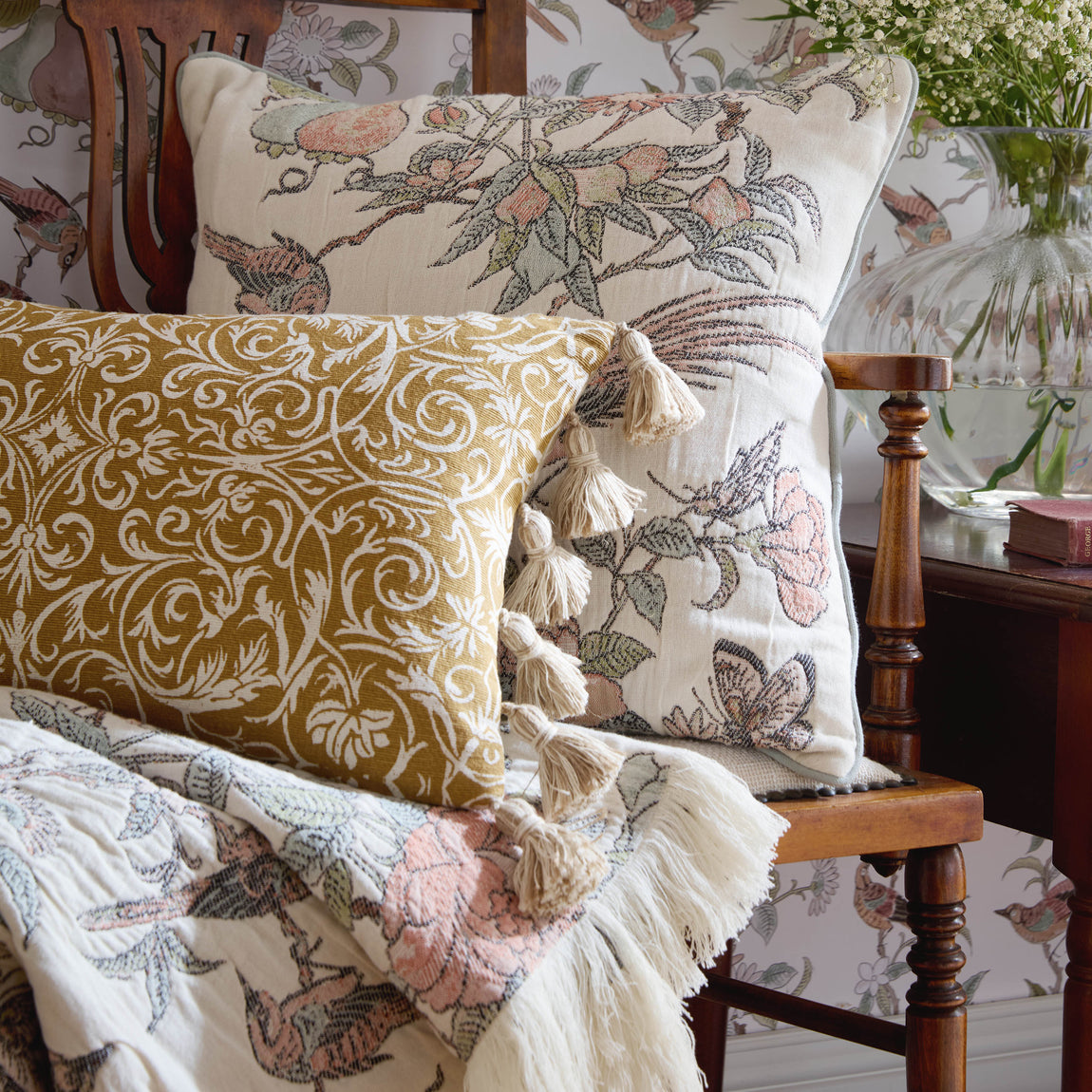 Historic Royal Palaces Hampton Jacquard 120cmx165cm Throw Multi