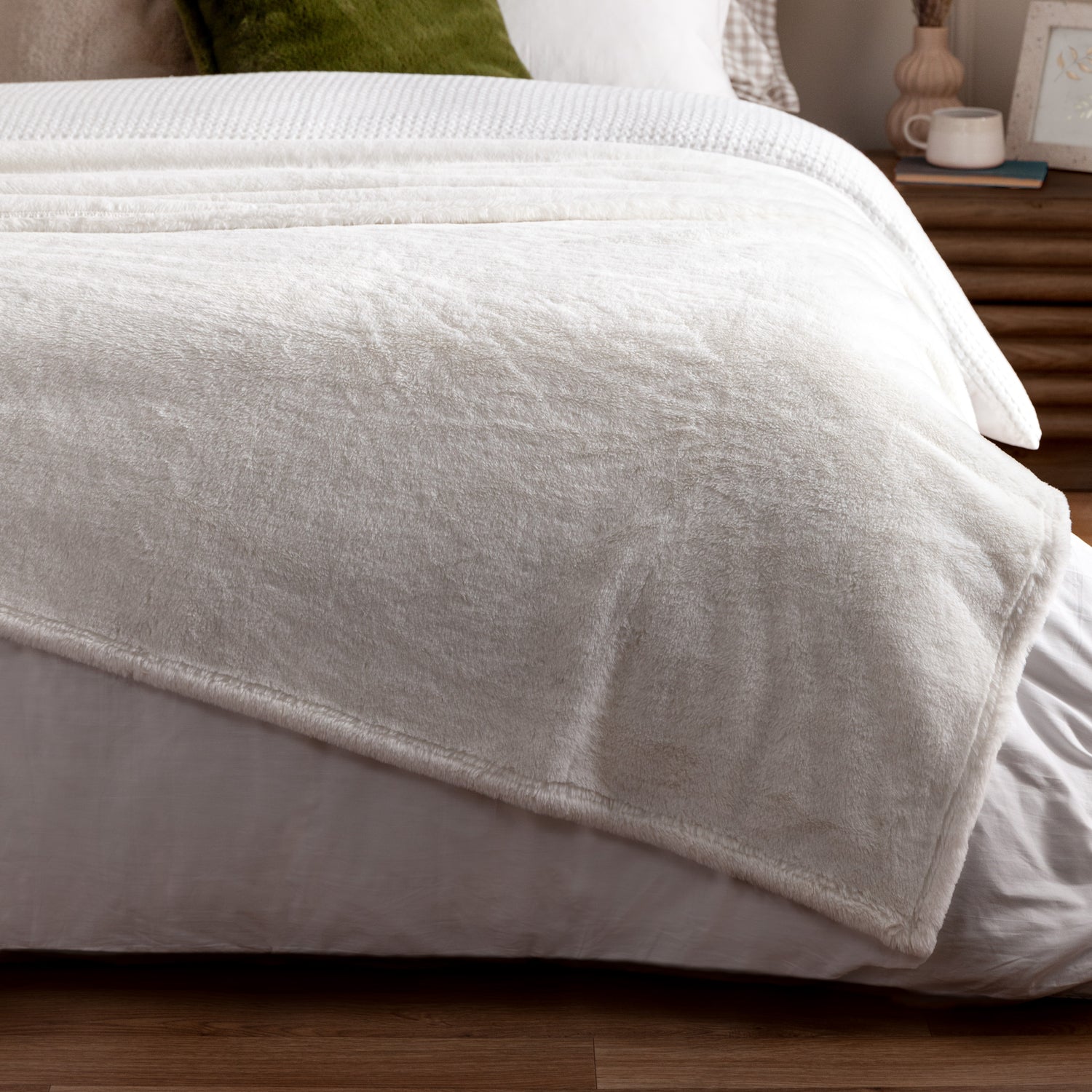 Kallu Double-Sided Faux-Fur 130cm x 180cm Throw Ecru