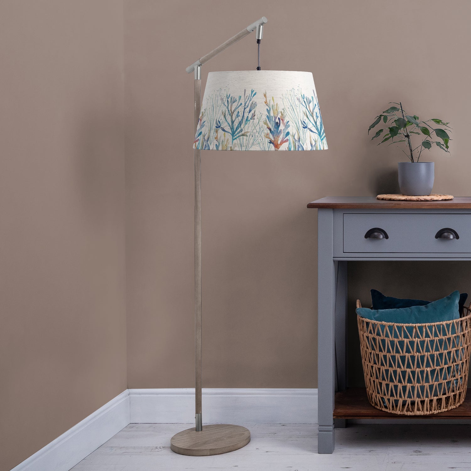 Voyage Maison Quintus Coral Reef Quintus Taper Floor Lamp Grey Cobalt