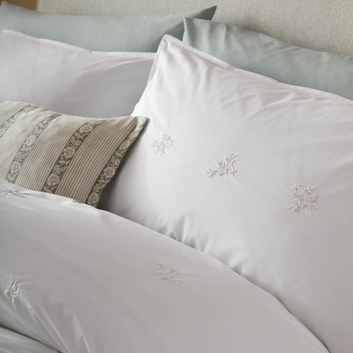 Laura Ashley Keeleigh Posy Pair of Oxford Pillowcases White