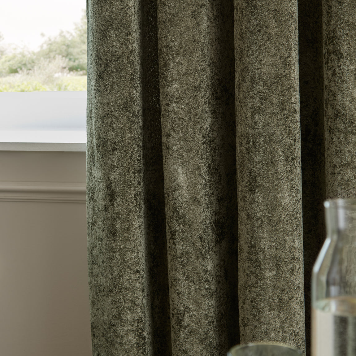 Paoletti Lustre Velvet Ready Made Eyelet Curtains Malachite Green