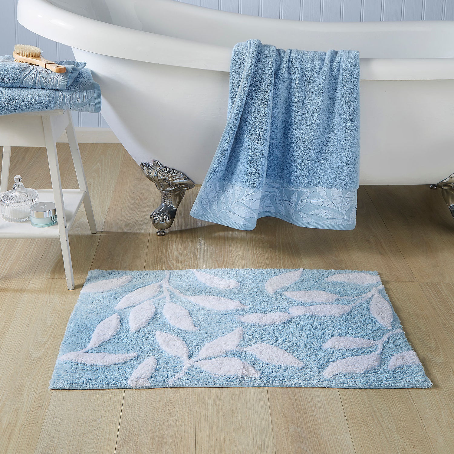 Dreams & Drapes Lacie Towel Blue