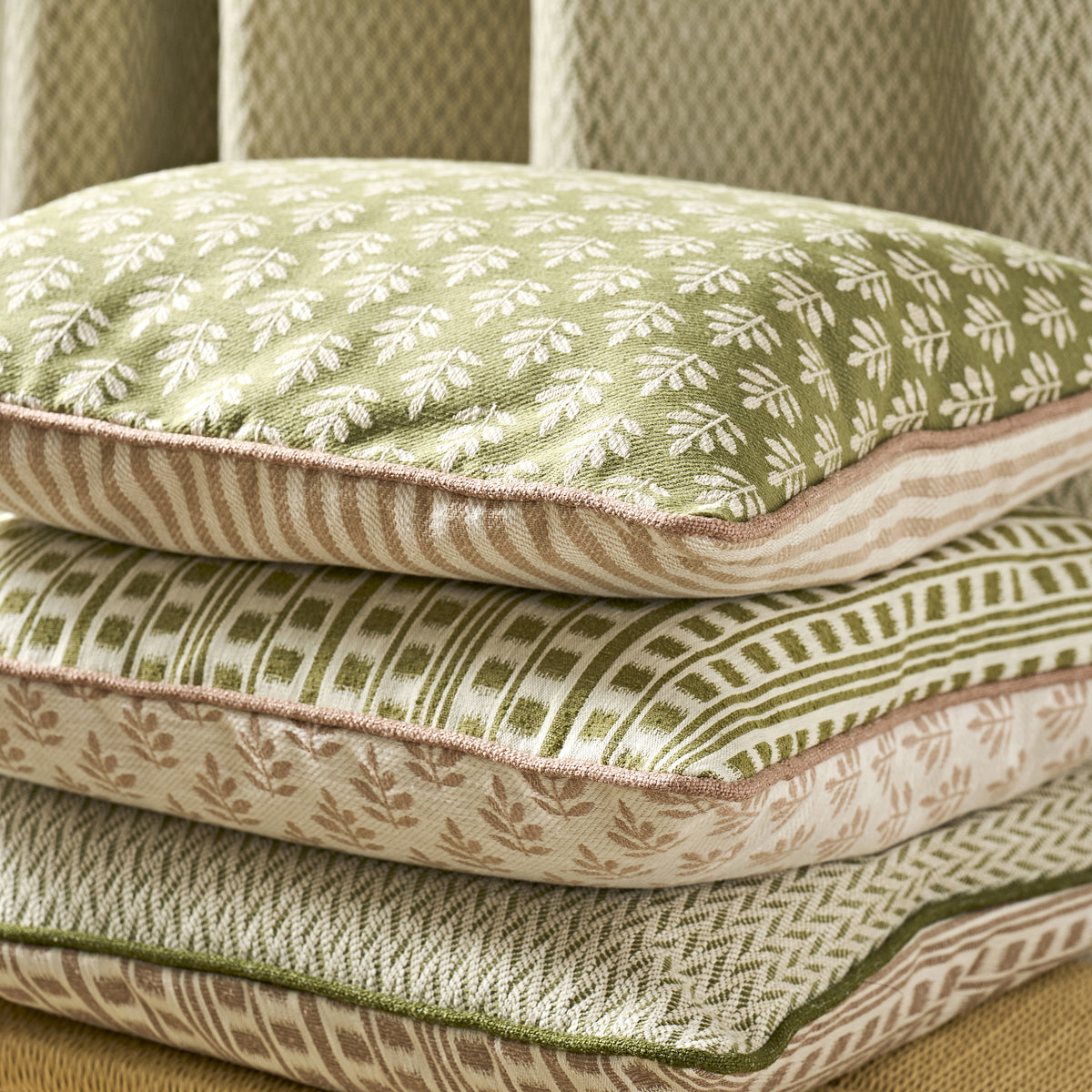 Ashley Wilde Winnie Woven Fabric Dusky Pink