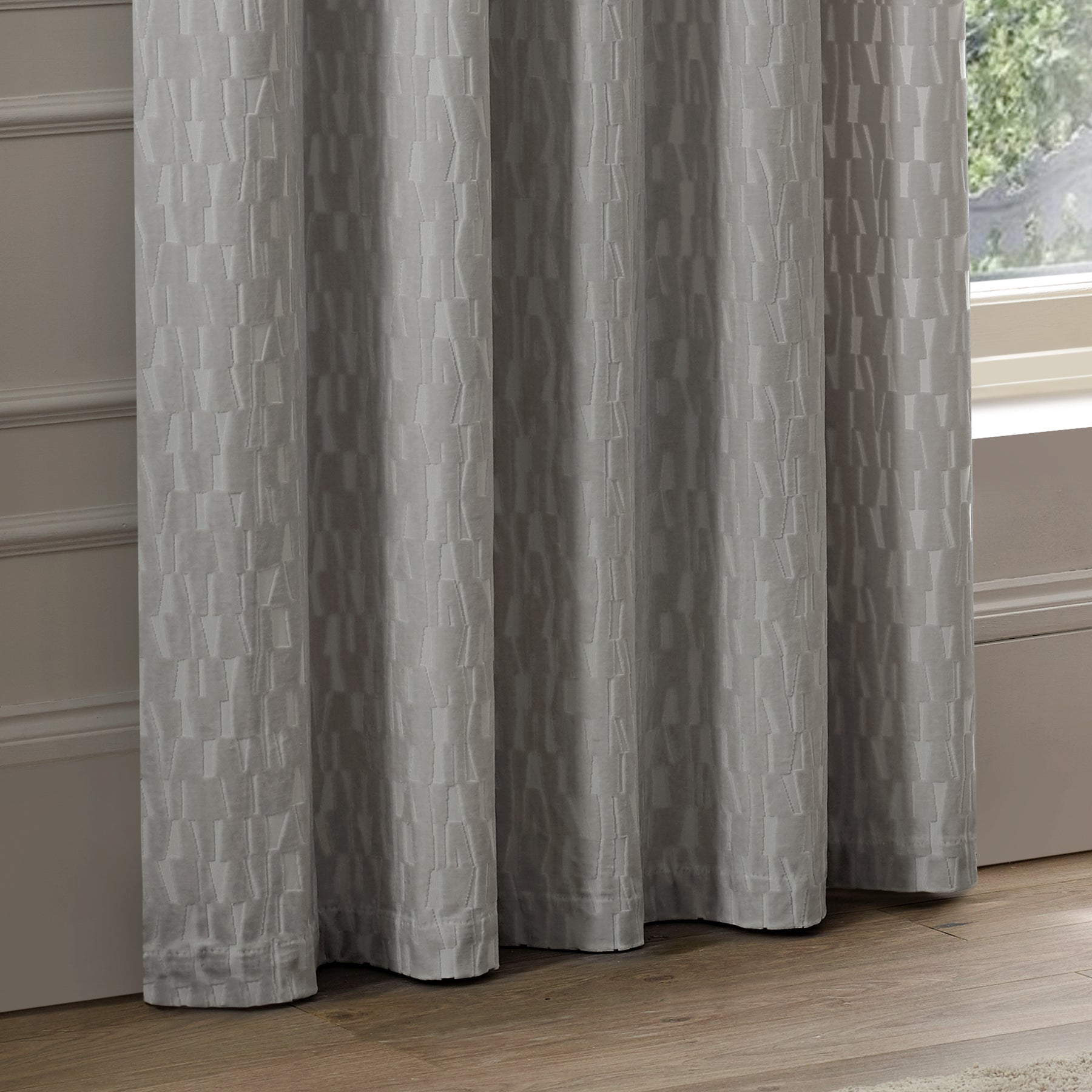 Paoletti Manhattan Velvet Ready Made Eyelet Blockout Curtains Silver