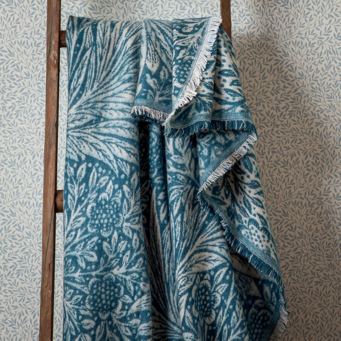 Morris & Co. Marigold Jacquard 130cm x 170cm Throw Indigo