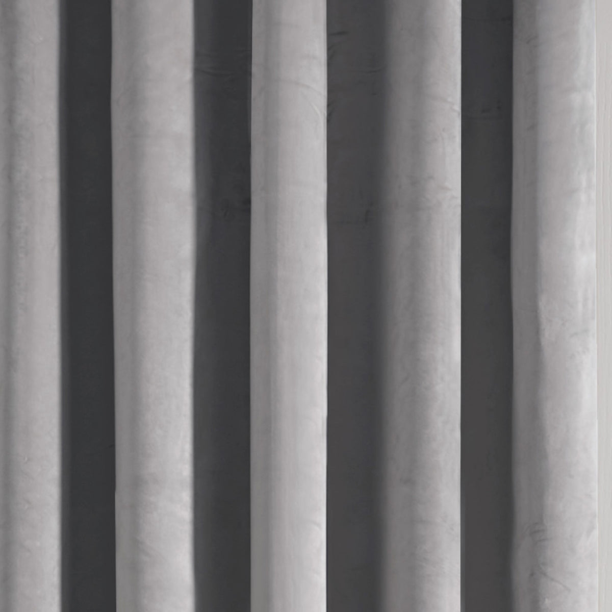 Laurence Llewelyn-Bowen Montrose 66x84 Eyelet Door Curtain Silver