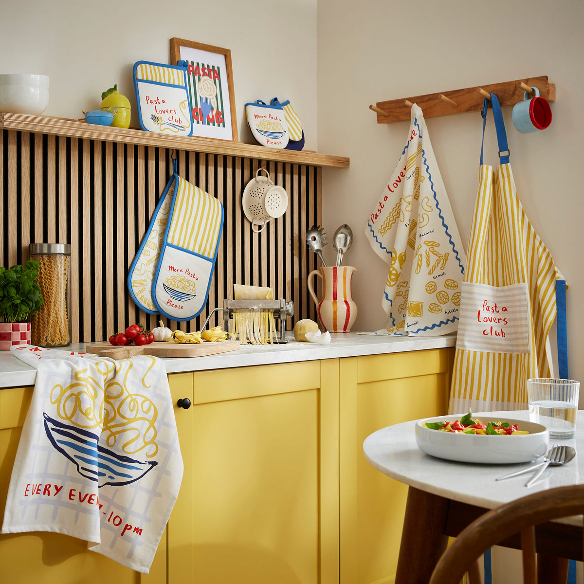 Ulster Weavers Pasta Lovers Club Cotton Apron Yellow