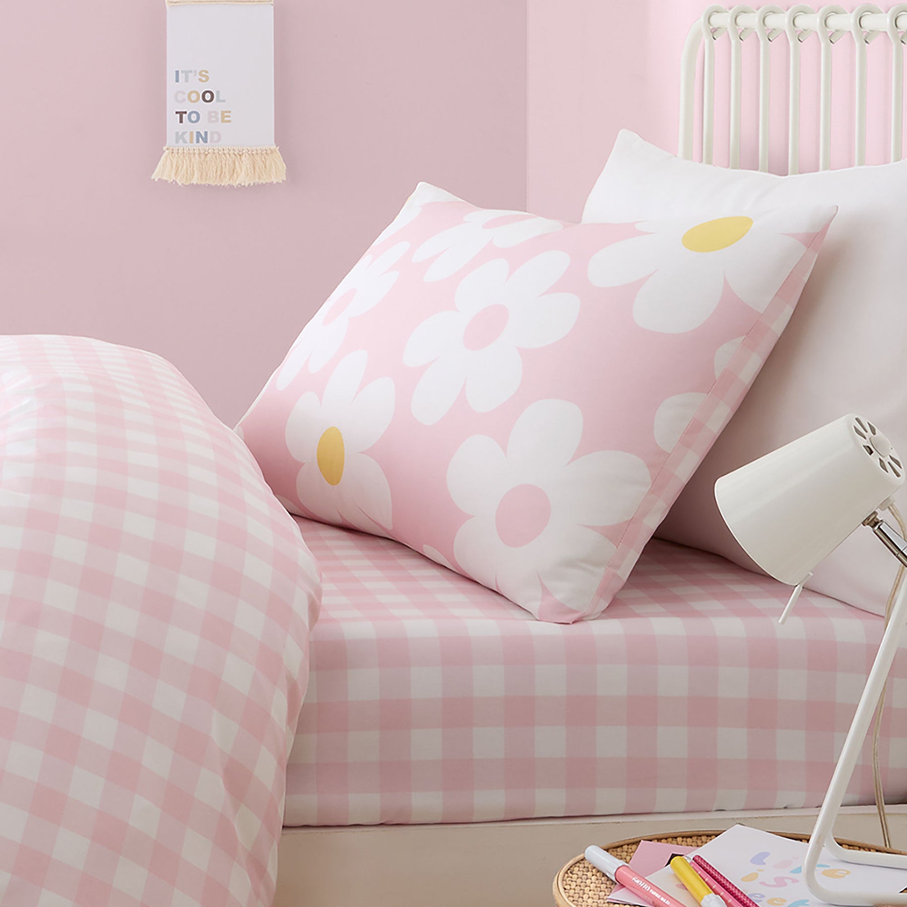 Bedlam Retro Daisy Duvet Cover Bedding Set Pink