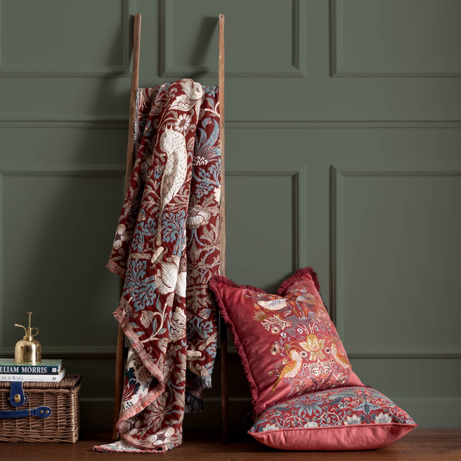 Morris & Co. Strawberry Thief Jacquard 130cm x 170cm Throw Berry
