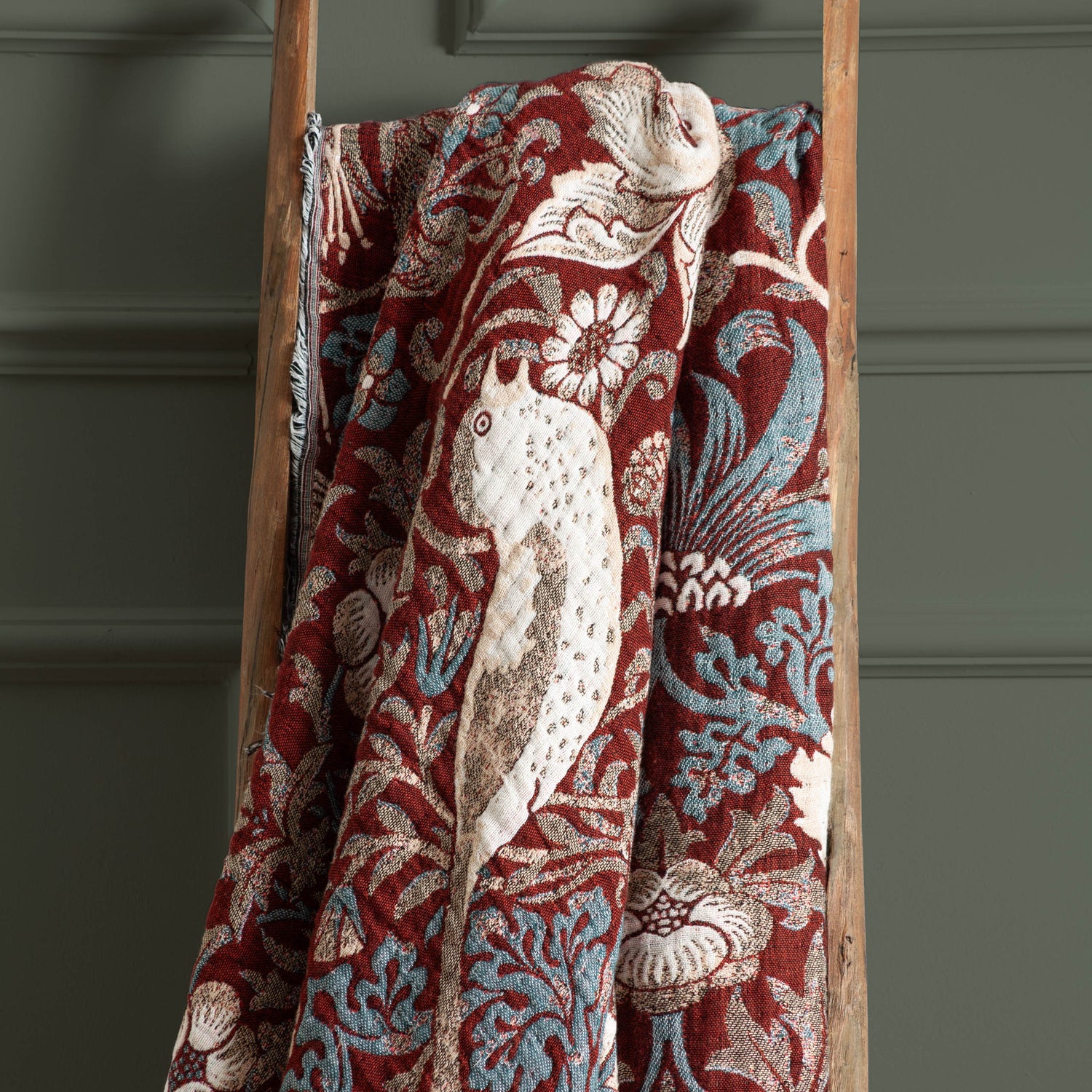 Morris & Co. Strawberry Thief Jacquard 130cm x 170cm Throw Berry