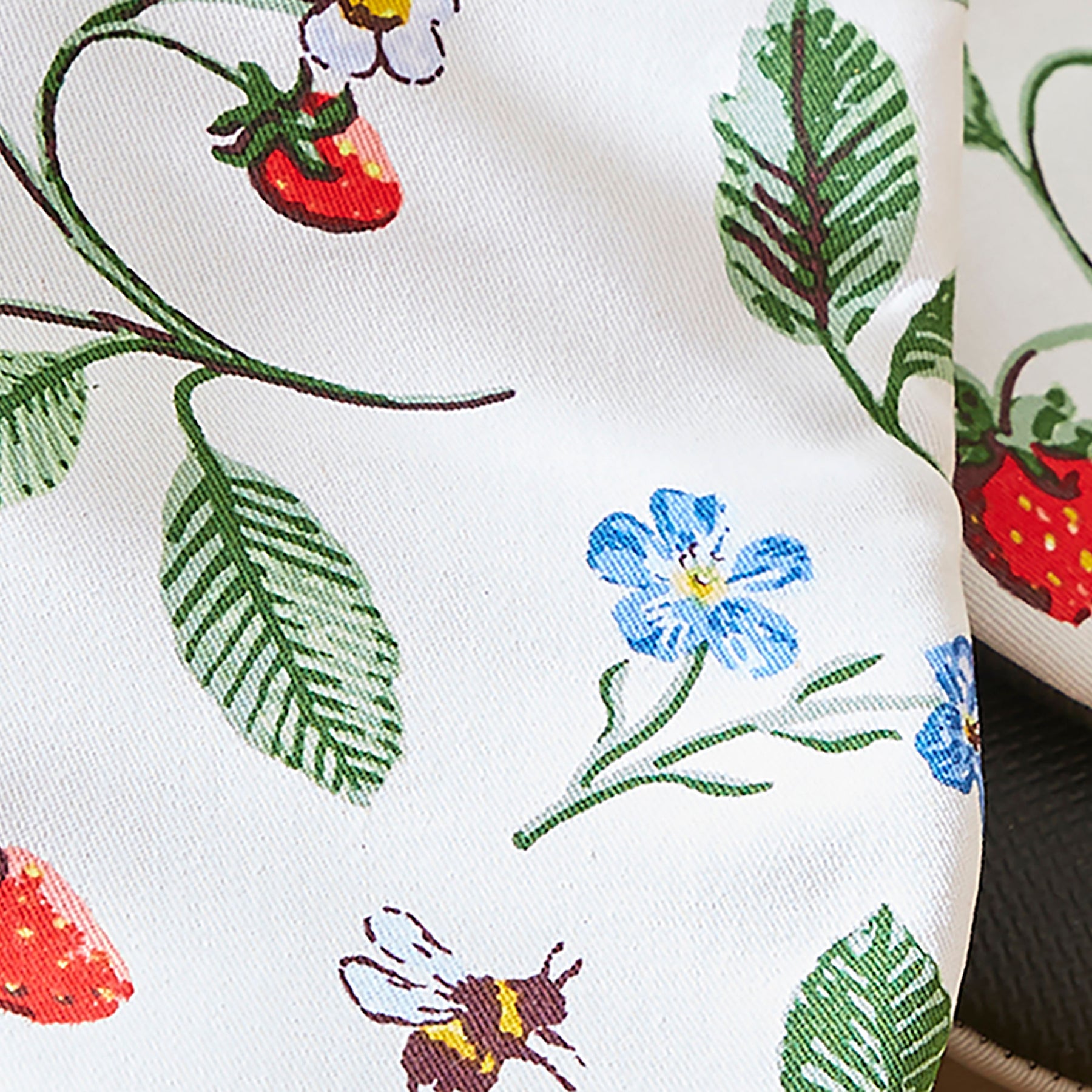 Ulster Weavers Strawberry Patch Pair of Microwave Mitts Green