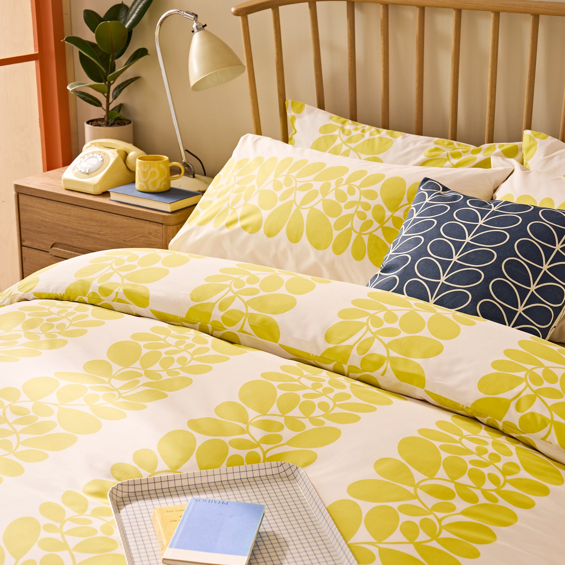 Orla Kiely Sycamore Stripe Pair of Housewife Pillowcases Charcoal