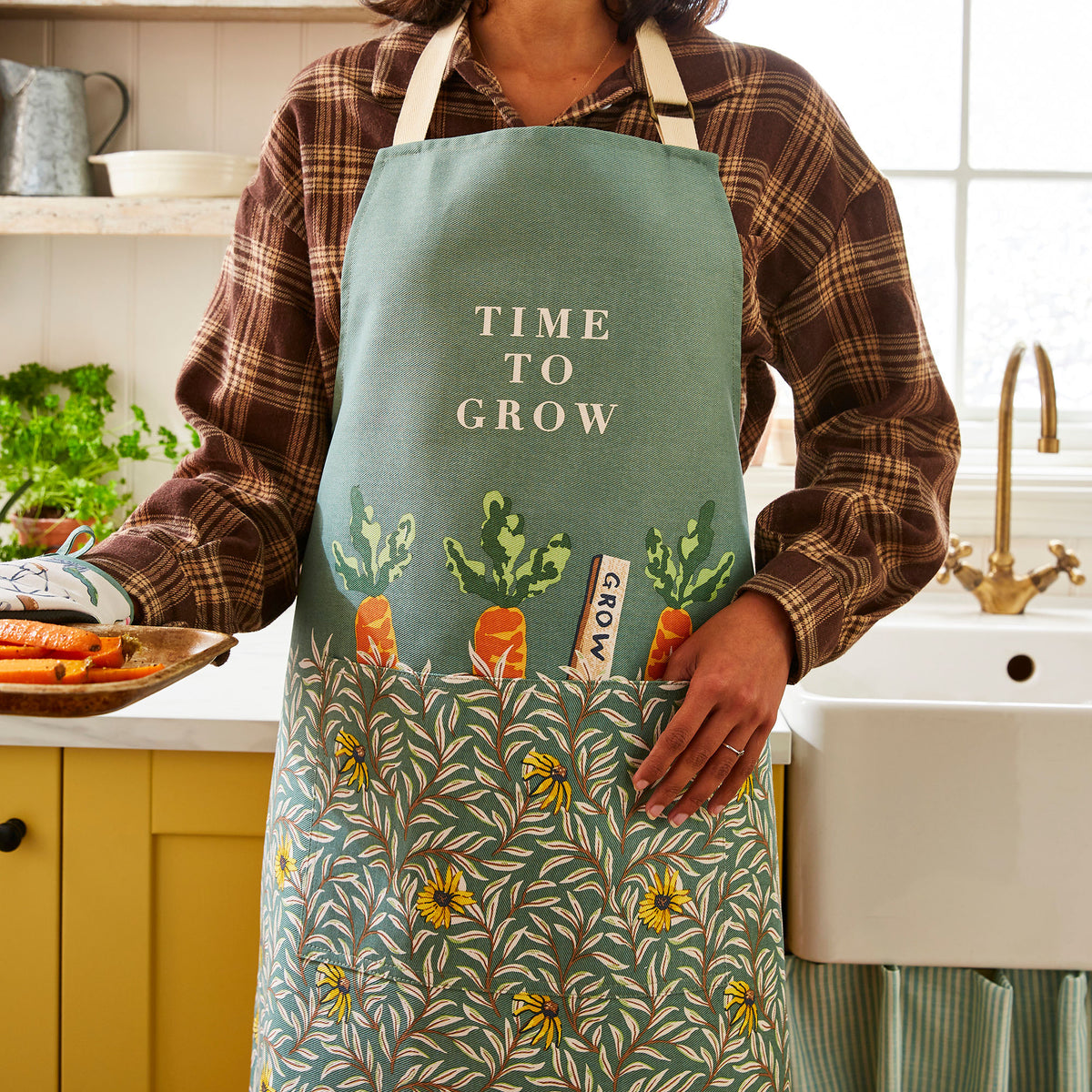 Ulster Weavers Time to Grow Cotton Apron Green