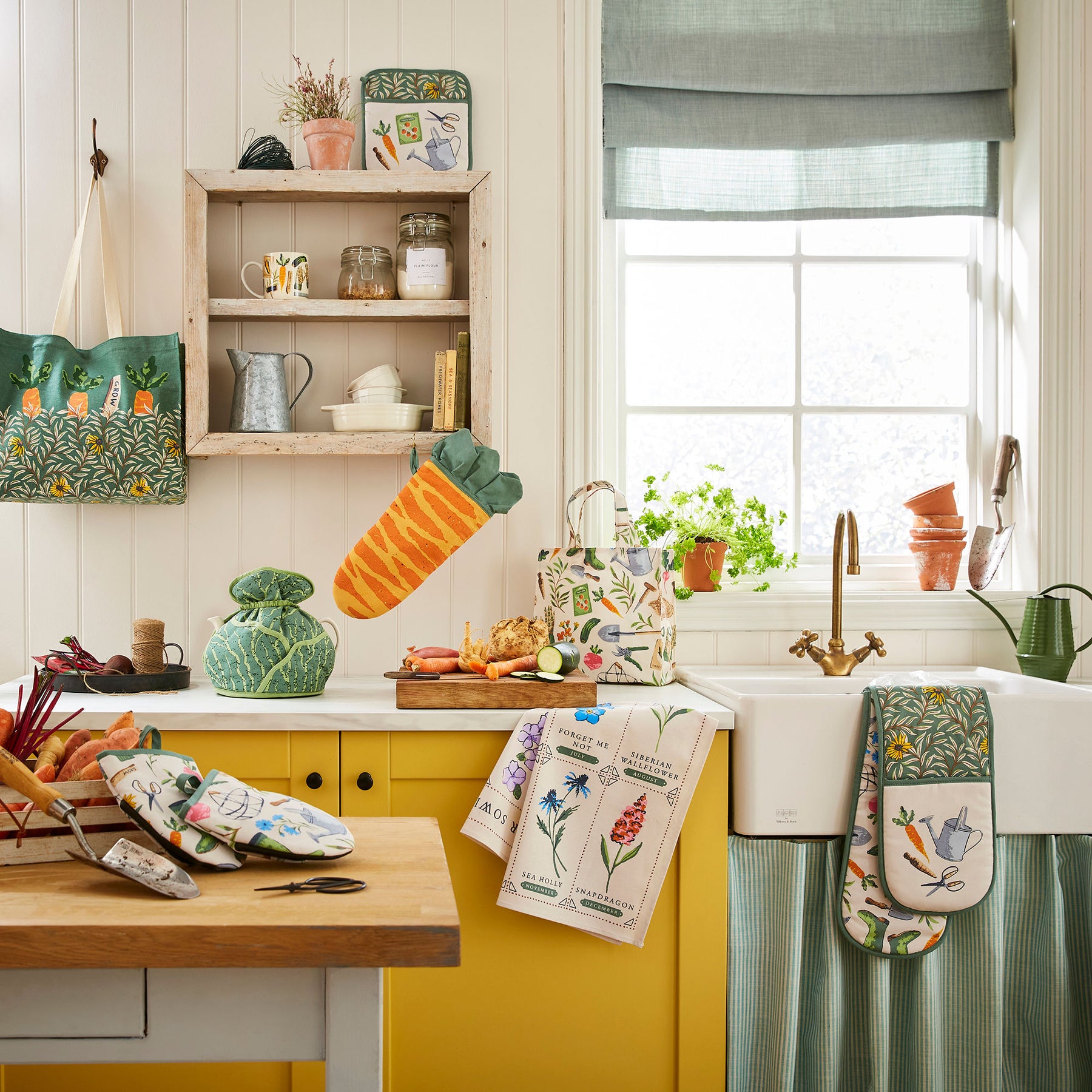 Ulster Weavers Time to Grow Cotton Apron Green