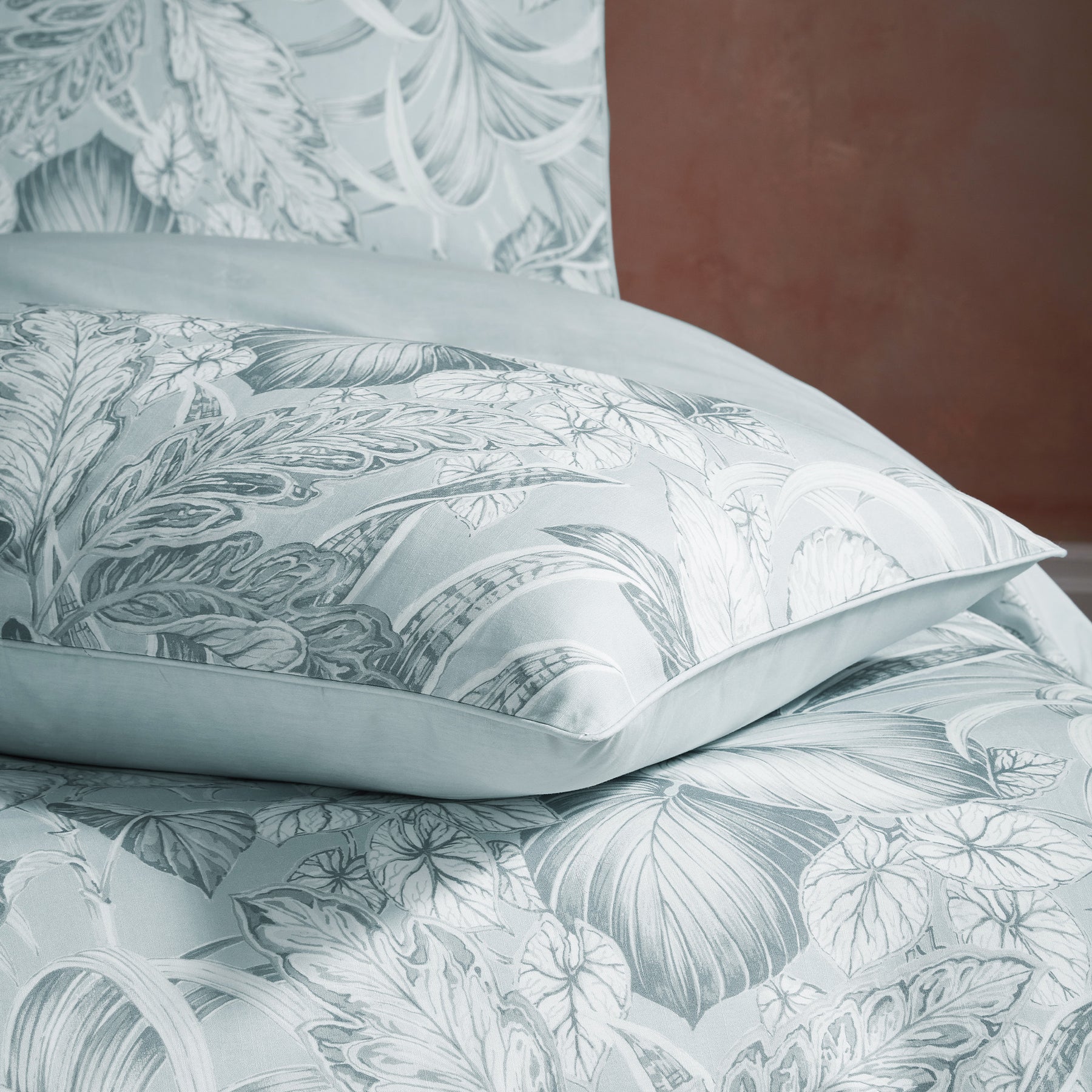 Edinburgh Weavers Tivoli Tropical Piped Duvet Cover Bedding Set Cirrus