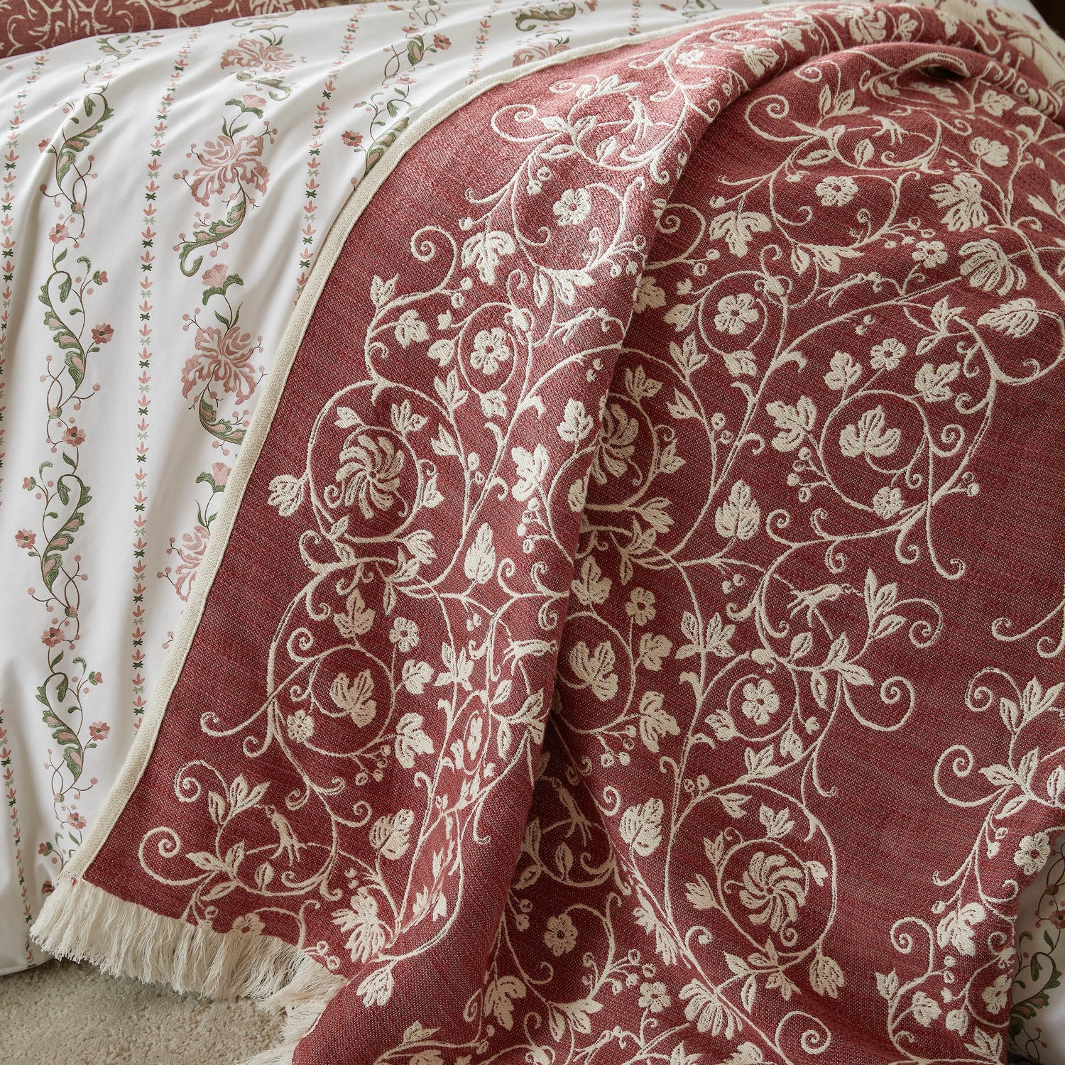 Historic Royal Palaces Tudor Trail 130cmx170cm Throw Antique Rose Pink