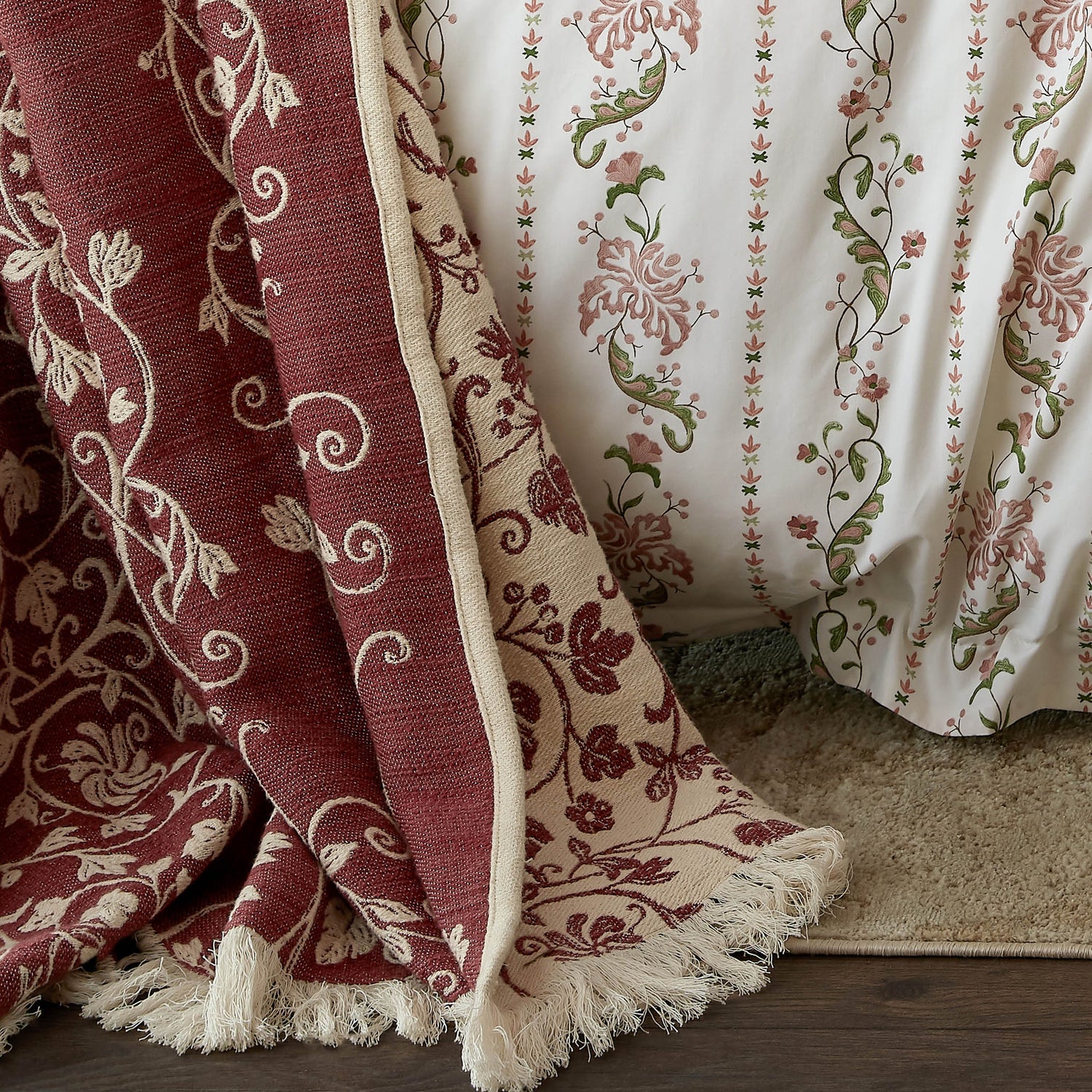 Historic Royal Palaces Tudor Trail 130cmx170cm Throw Antique Rose Pink