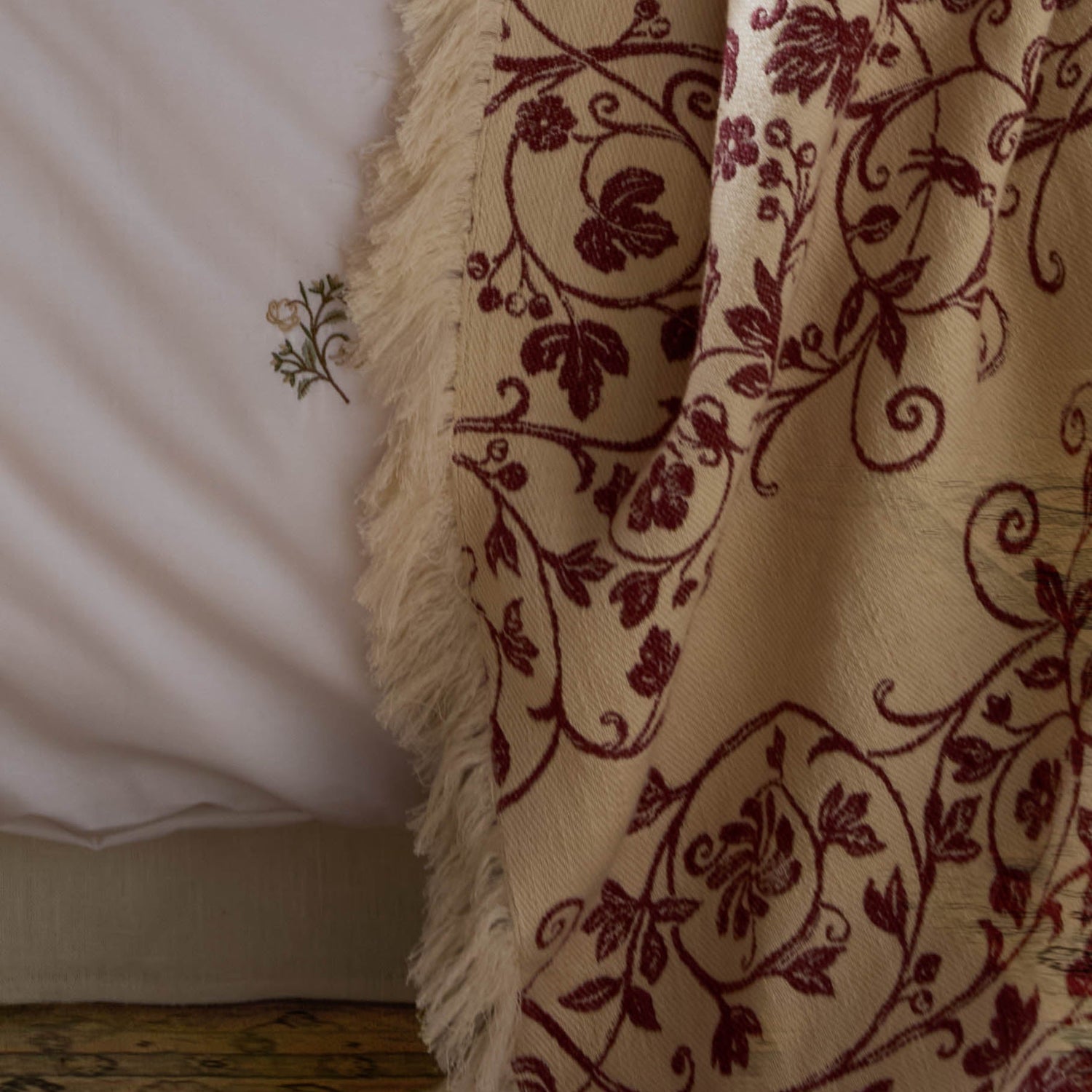 Historic Royal Palaces Tudor Trail 130cmx170cm Throw Antique Rose Pink