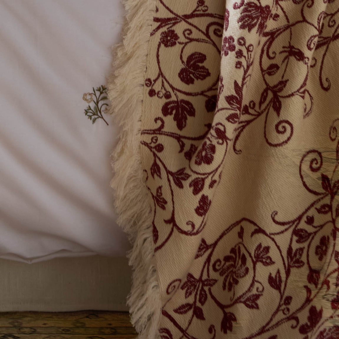 Historic Royal Palaces Tudor Trail 130cmx170cm Throw Antique Rose Pink