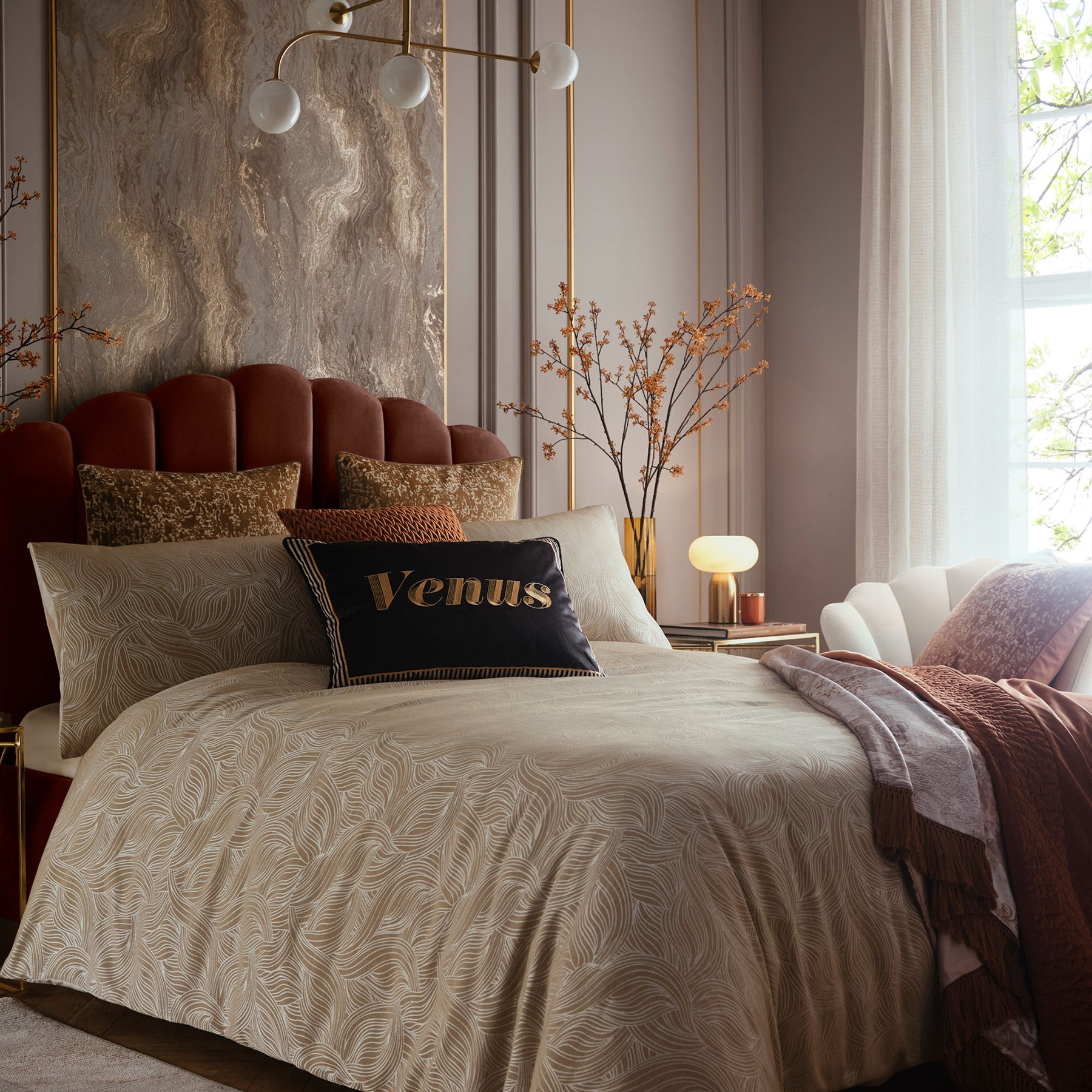 Laurence Llewelyn-Bowen Venus Signature Touch 40cm x 60cm Filled Boudoir Black