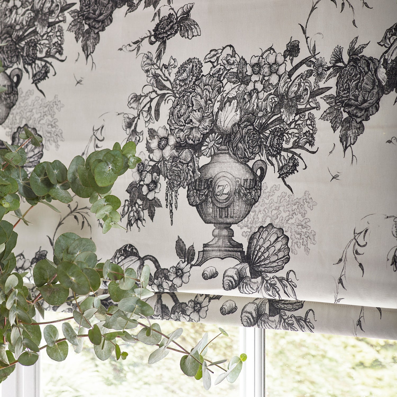 HOUSE Llewelyn-Bowen Vacannes Made To Measure Roman Blind Ivory Mortar