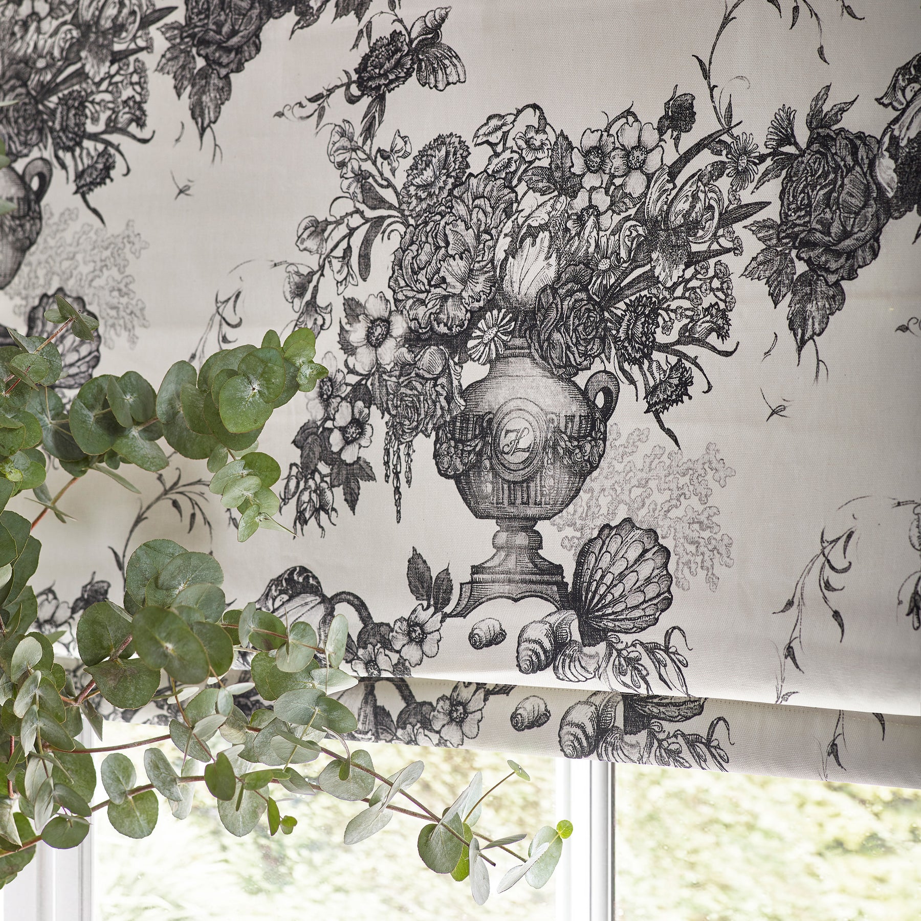 HOUSE Llewelyn-Bowen Vacannes Made To Measure Roman Blind Ivory Mortar